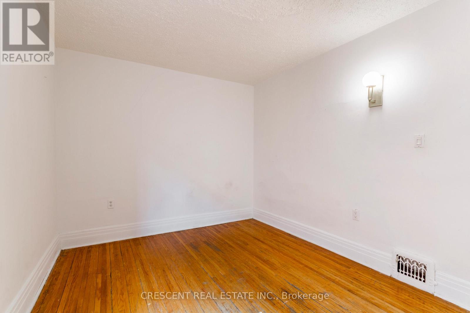 Upper - 1057 Davenport Road, Toronto, Ontario  M6G 2C2 - Photo 16 - C12800456