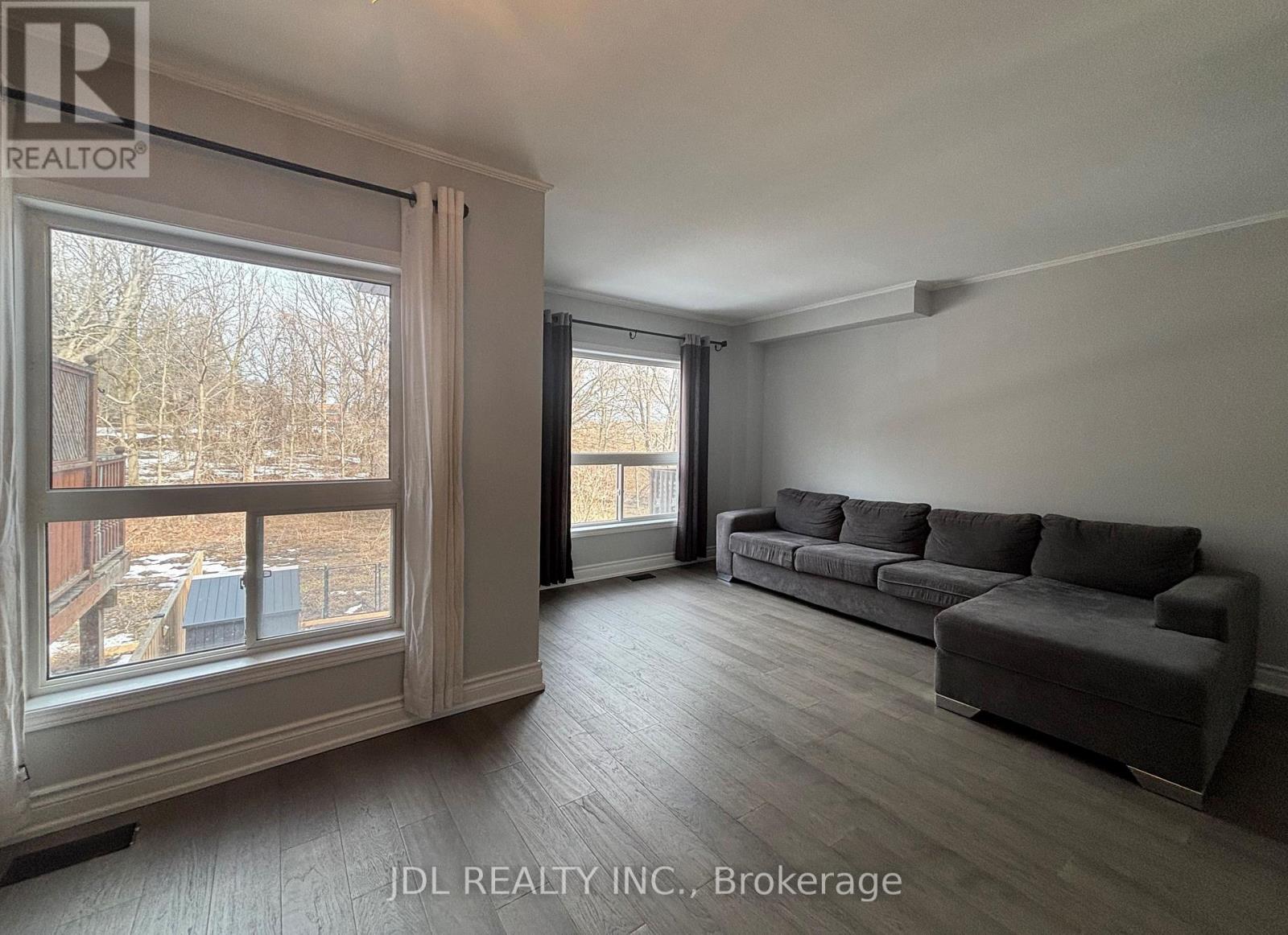 557 Bondi Avenue, Newmarket, Ontario  L3Y 8R5 - Photo 5 - N12864230