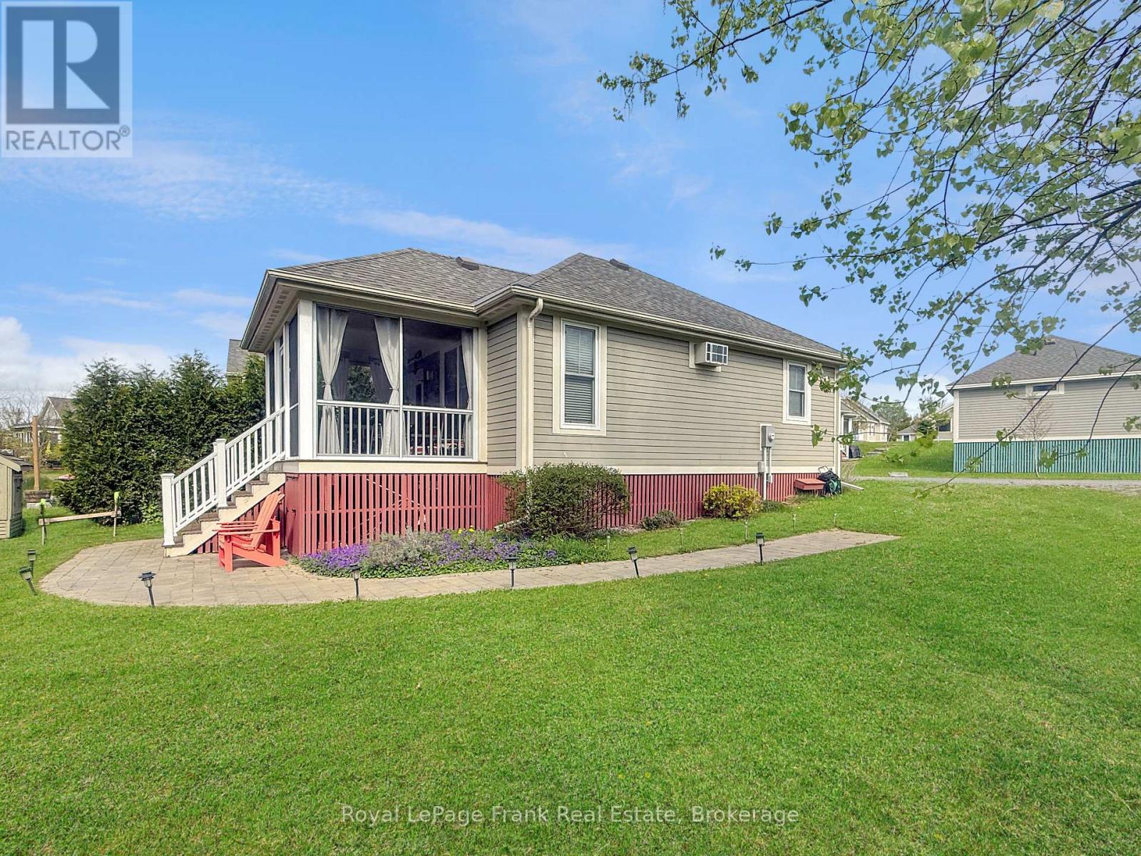 85 - 87 Butternut Lane, Prince Edward County, Ontario K0K 1P0 - Photo 3 - X12655610