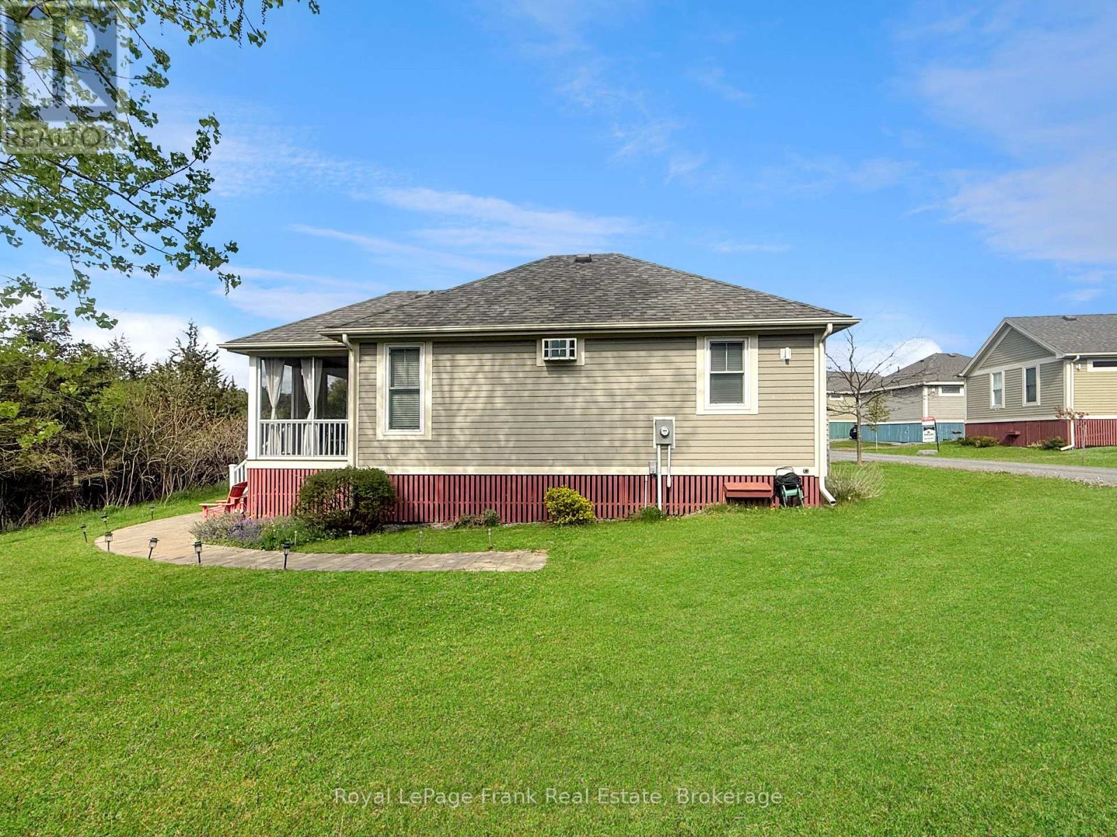 85 - 87 Butternut Lane, Prince Edward County, Ontario K0K 1P0 - Photo 4 - X12655610