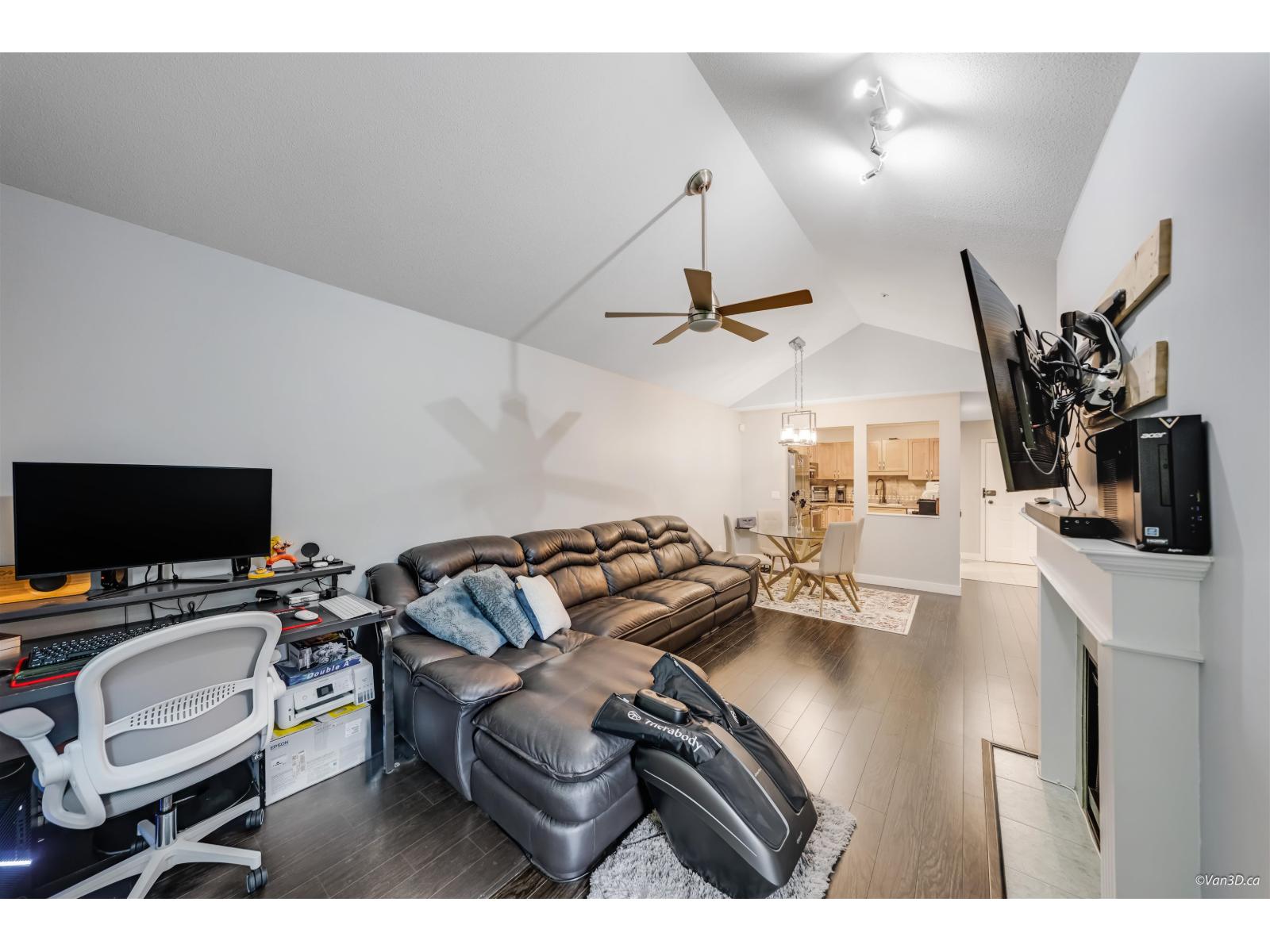 405 9688 148 Street, Surrey, British Columbia  V3R 0W2 - Photo 4 - R3097419