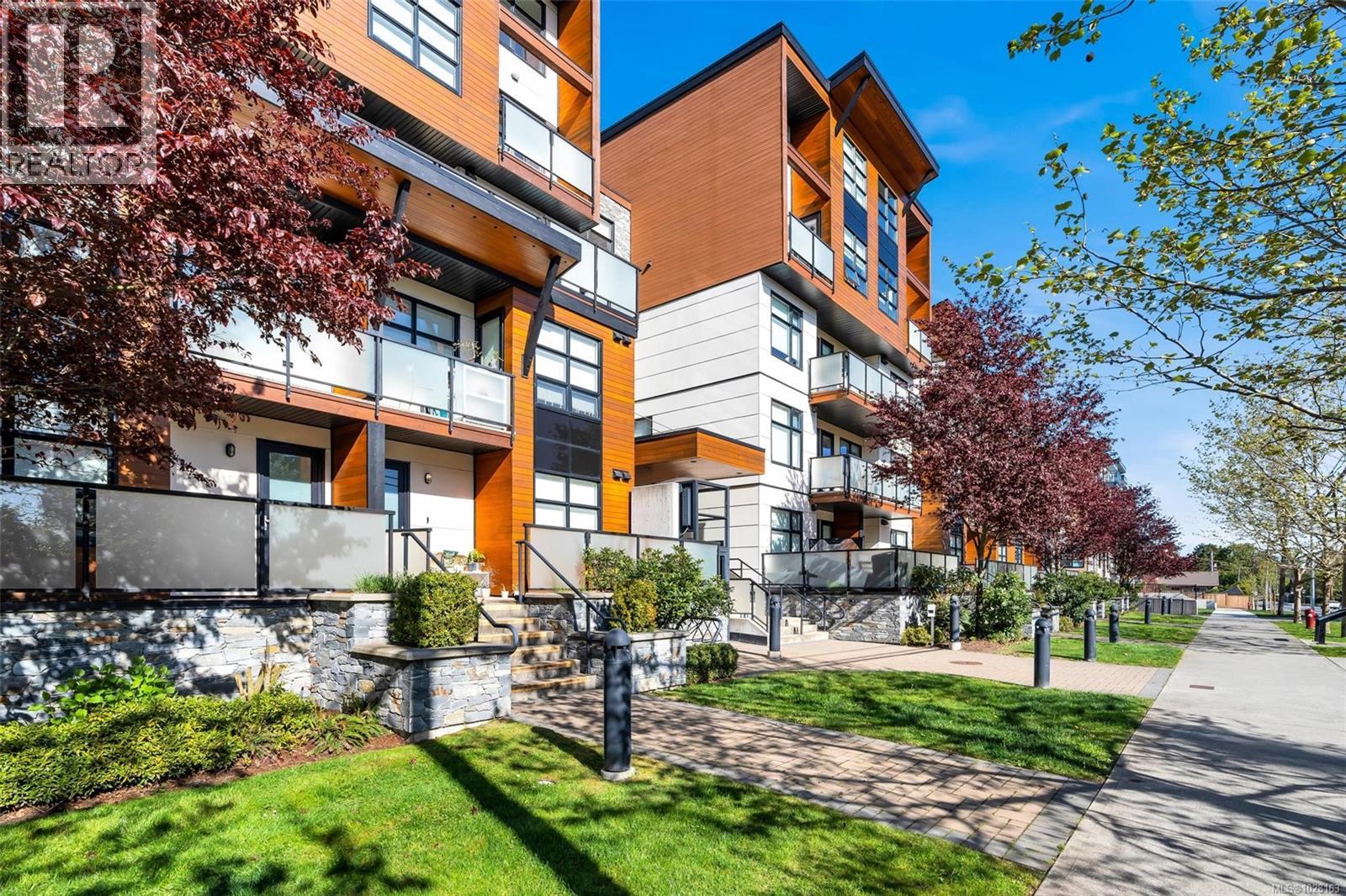 402 4000 Shelbourne St, Saanich, British Columbia