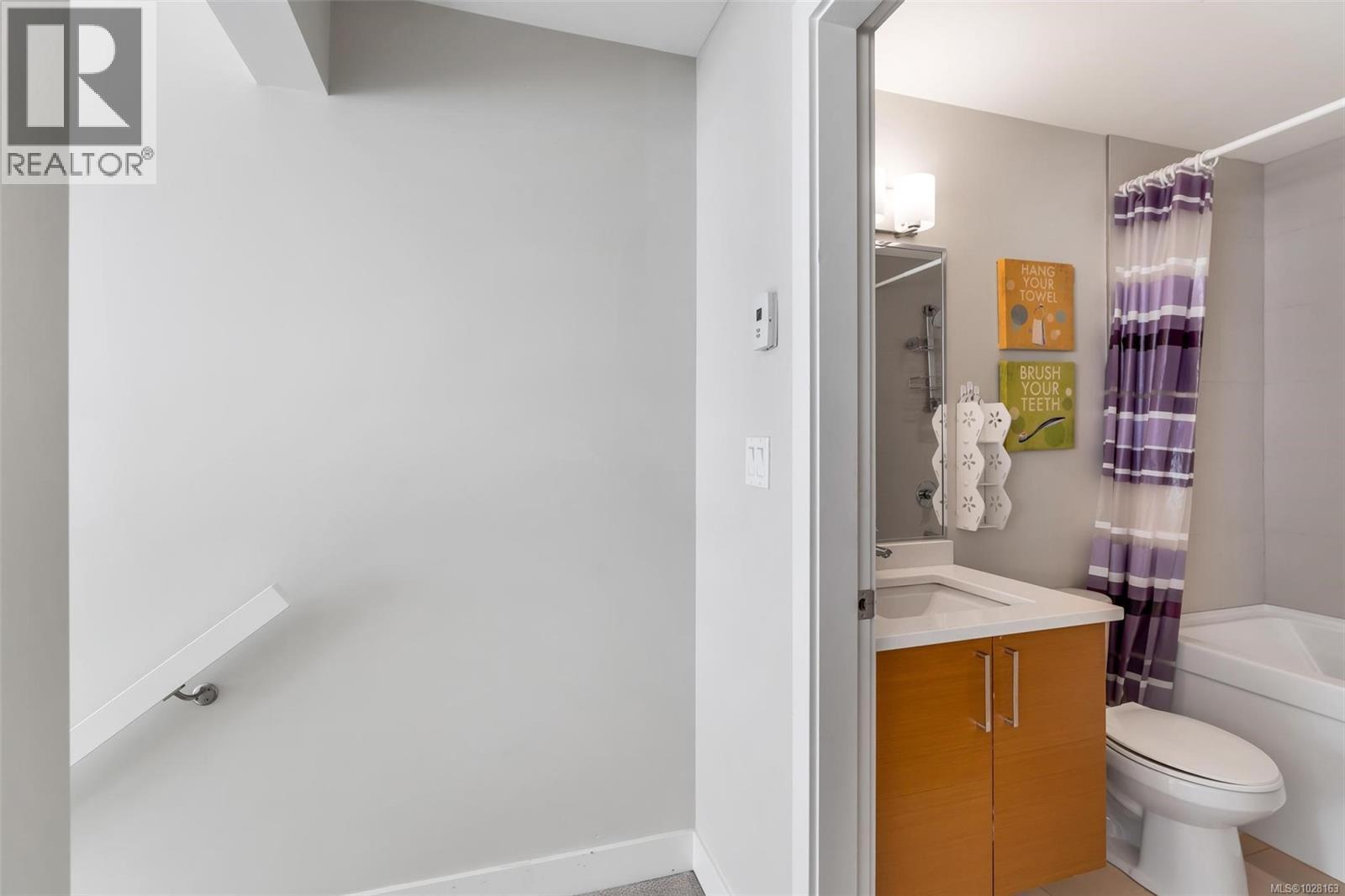 402 4000 Shelbourne St, Saanich, British Columbia  V8N 0B6 - Photo 24 - 1028163