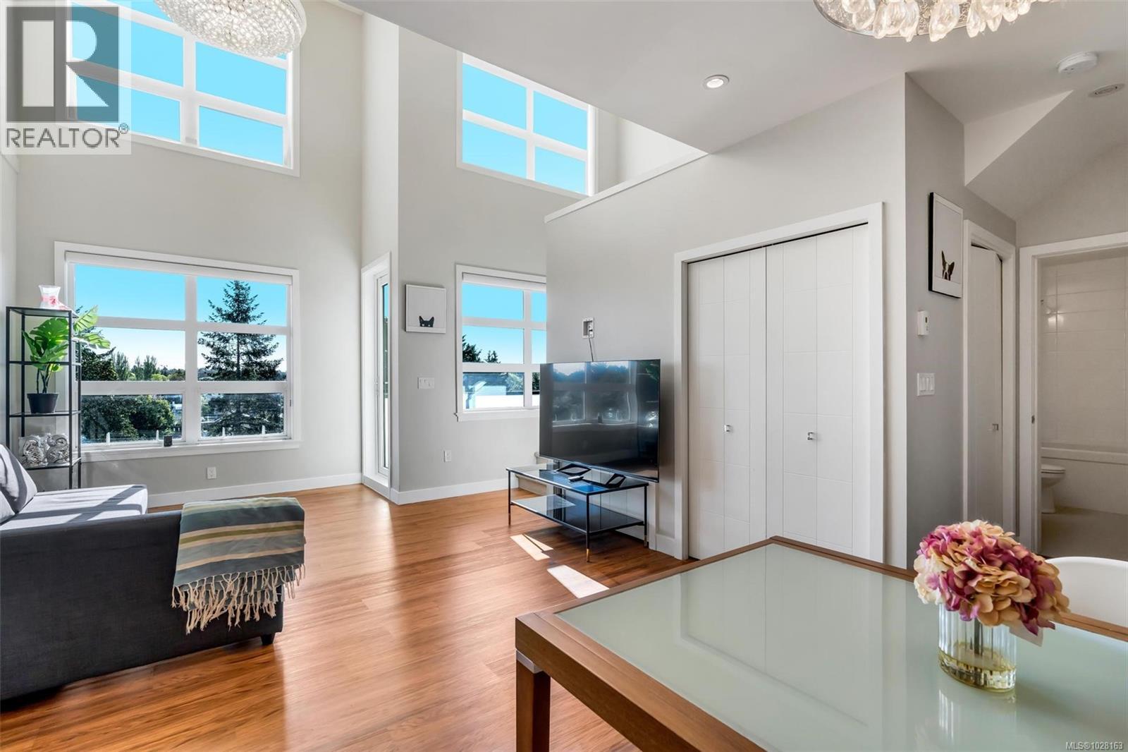 402 4000 Shelbourne St, Saanich, British Columbia  V8N 0B6 - Photo 5 - 1028163