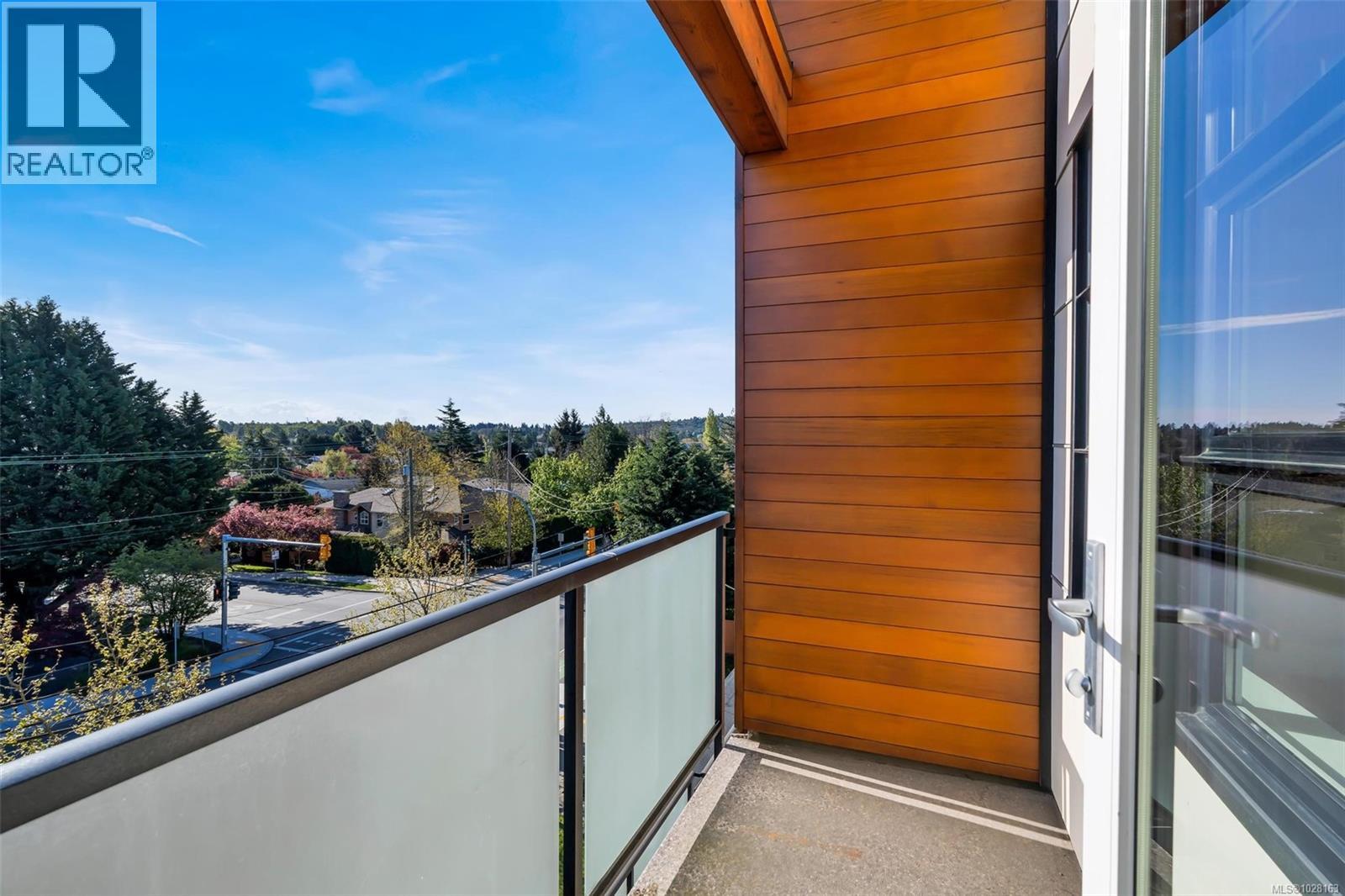 402 4000 Shelbourne St, Saanich, British Columbia  V8N 0B6 - Photo 9 - 1028163