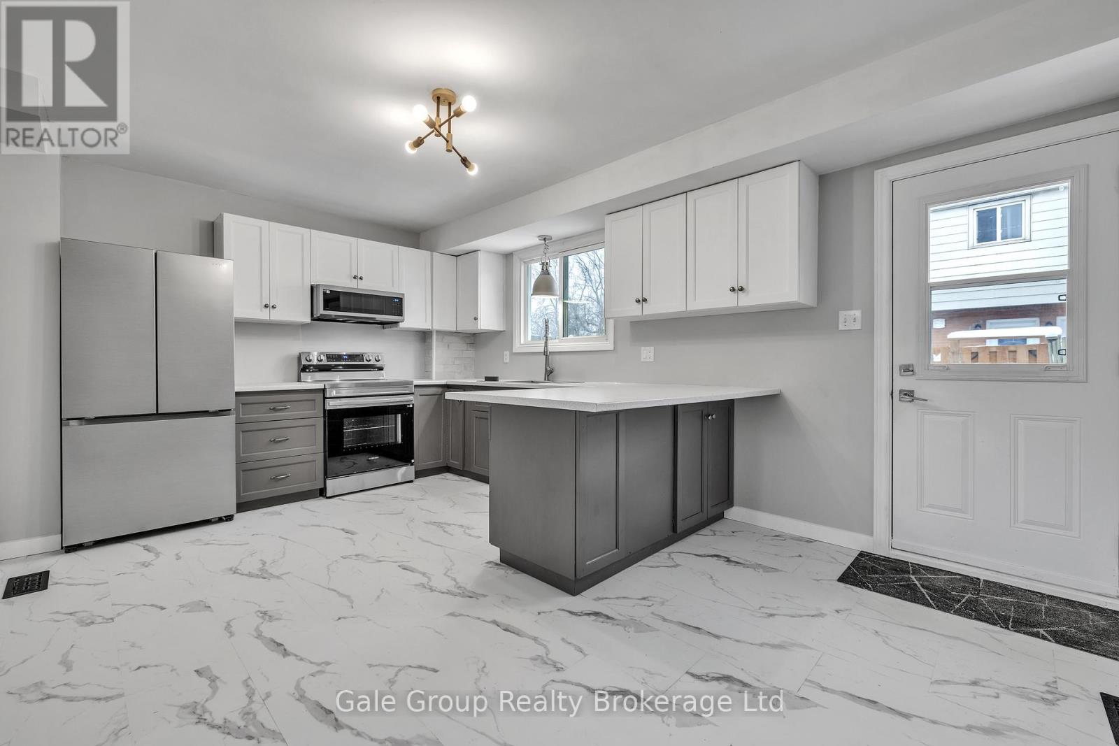 11 - 78 Bee Street, Woodstock, Ontario  N4S 3Z3 - Photo 6 - X12864328