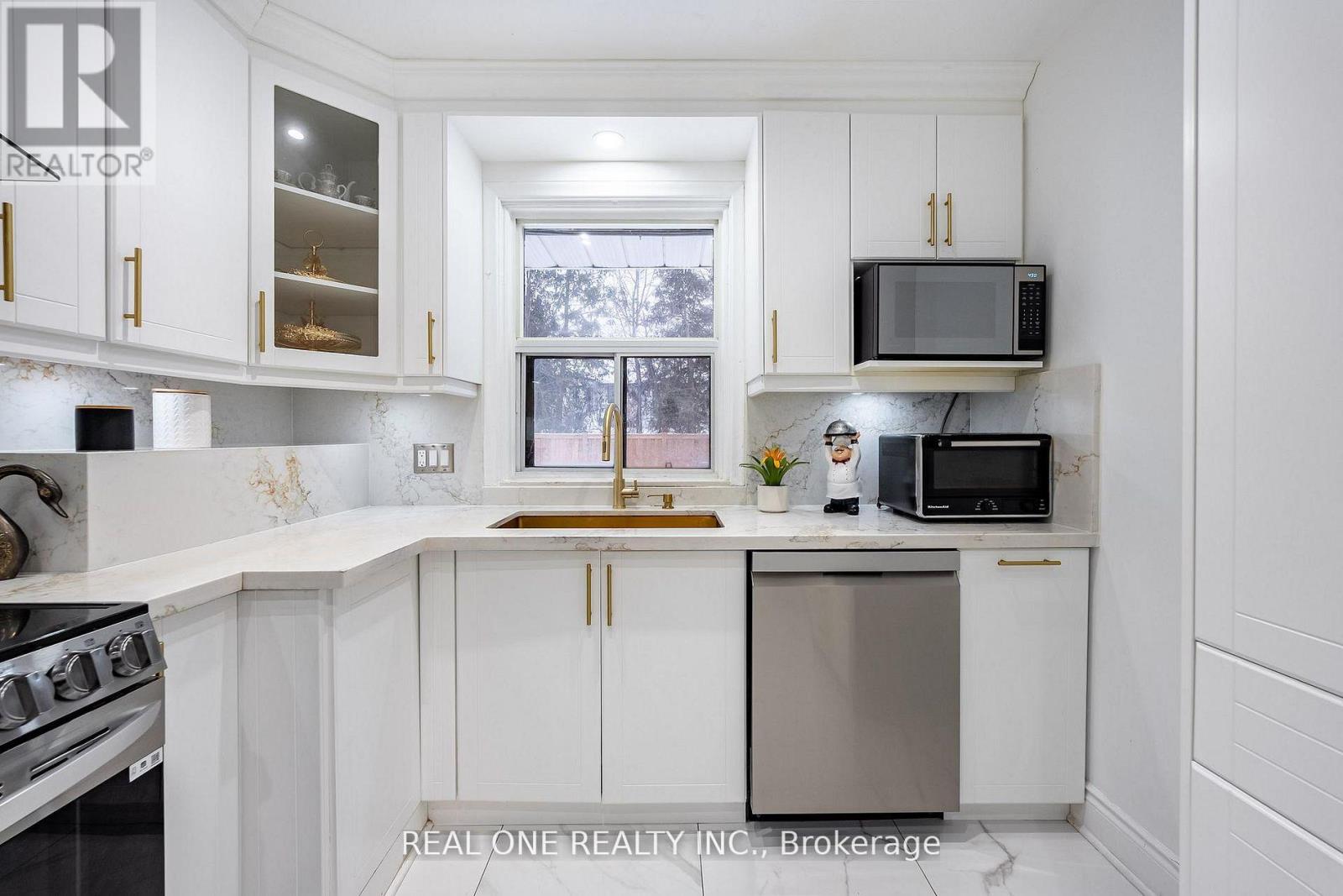 18 Courton Drive, Toronto, Ontario  M1R 1K8 - Photo 11 - E12864334