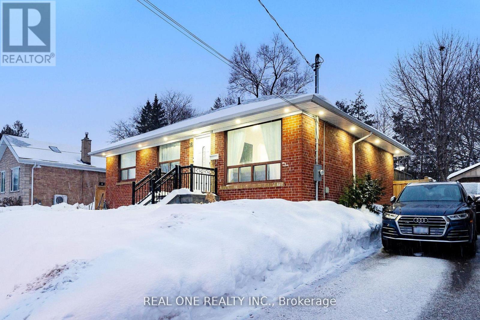 18 Courton Drive, Toronto, Ontario  M1R 1K8 - Photo 2 - E12864334