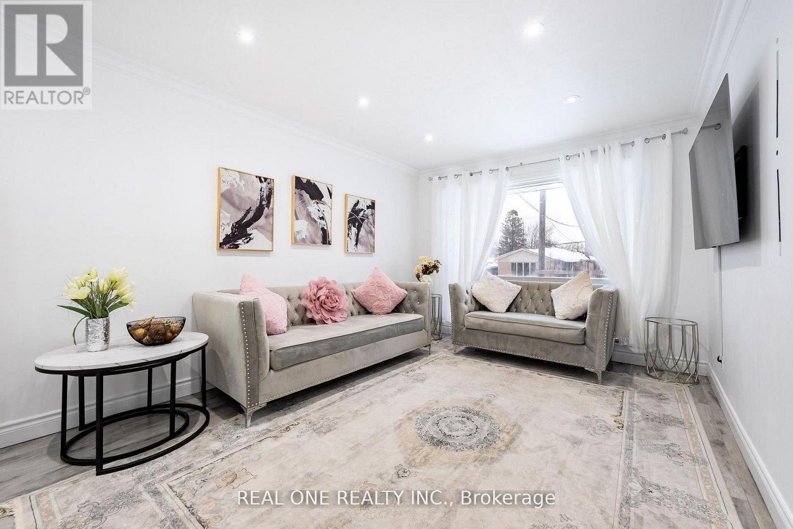 18 Courton Drive, Toronto, Ontario  M1R 1K8 - Photo 4 - E12864334