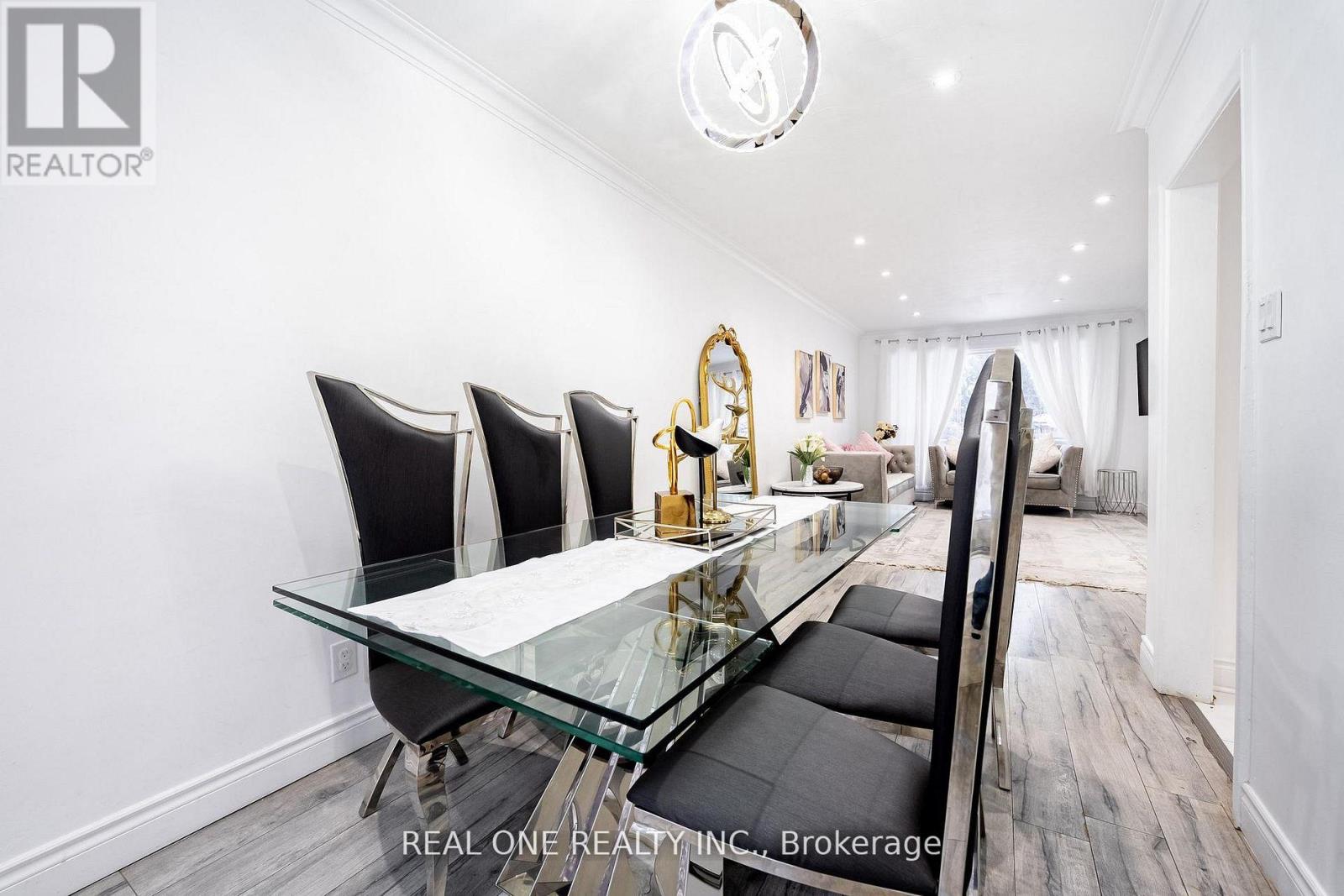 18 Courton Drive, Toronto, Ontario  M1R 1K8 - Photo 7 - E12864334