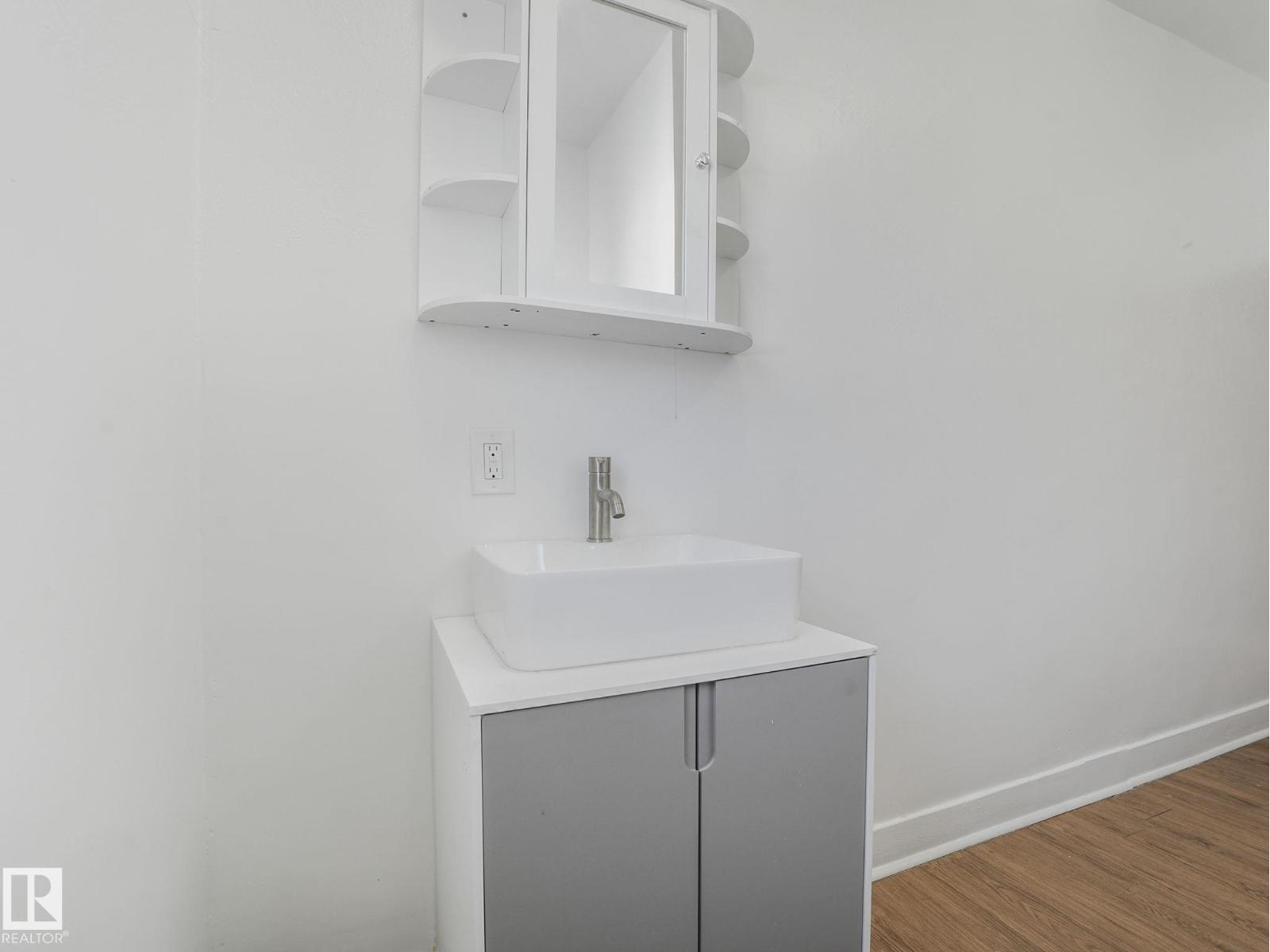 9638 106 Av Nw, Edmonton, Alberta  T5H 0N4 - Photo 19 - E4476654