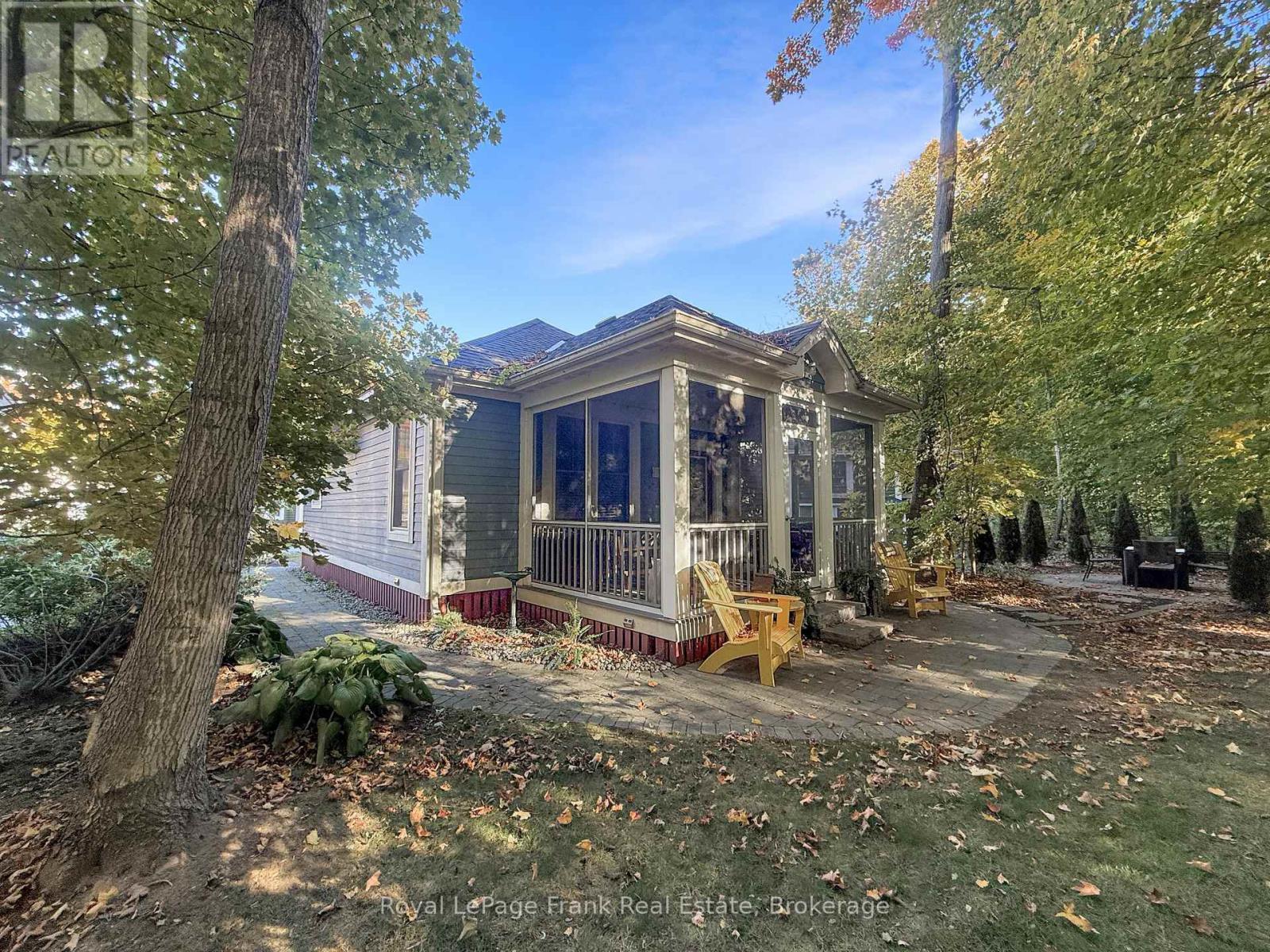 201 - 36 Hollow Lane, Prince Edward County, Ontario  K0K 1P0 - Photo 4 - X12469605