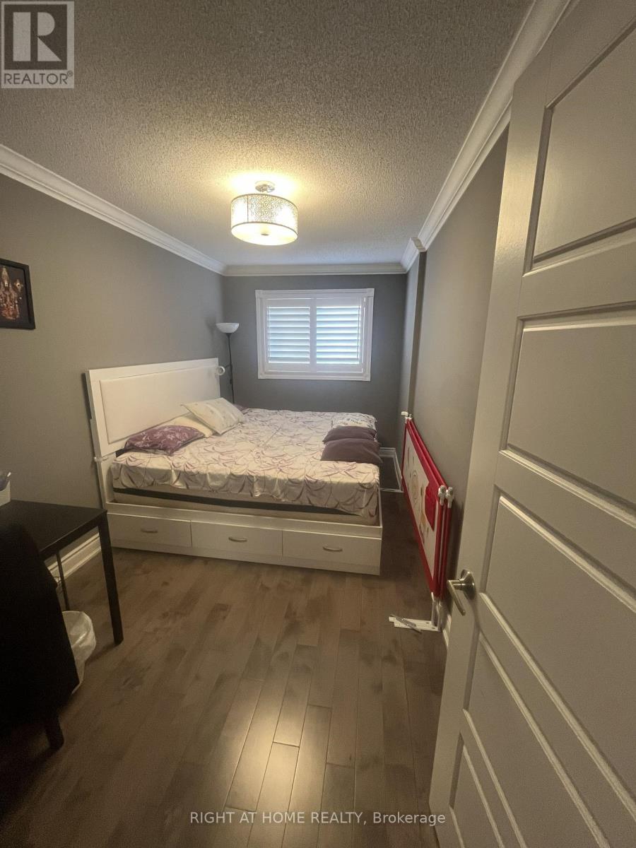 5266 Fairford Crescent, Mississauga, Ontario  L5V 1Z9 - Photo 7 - W12864282