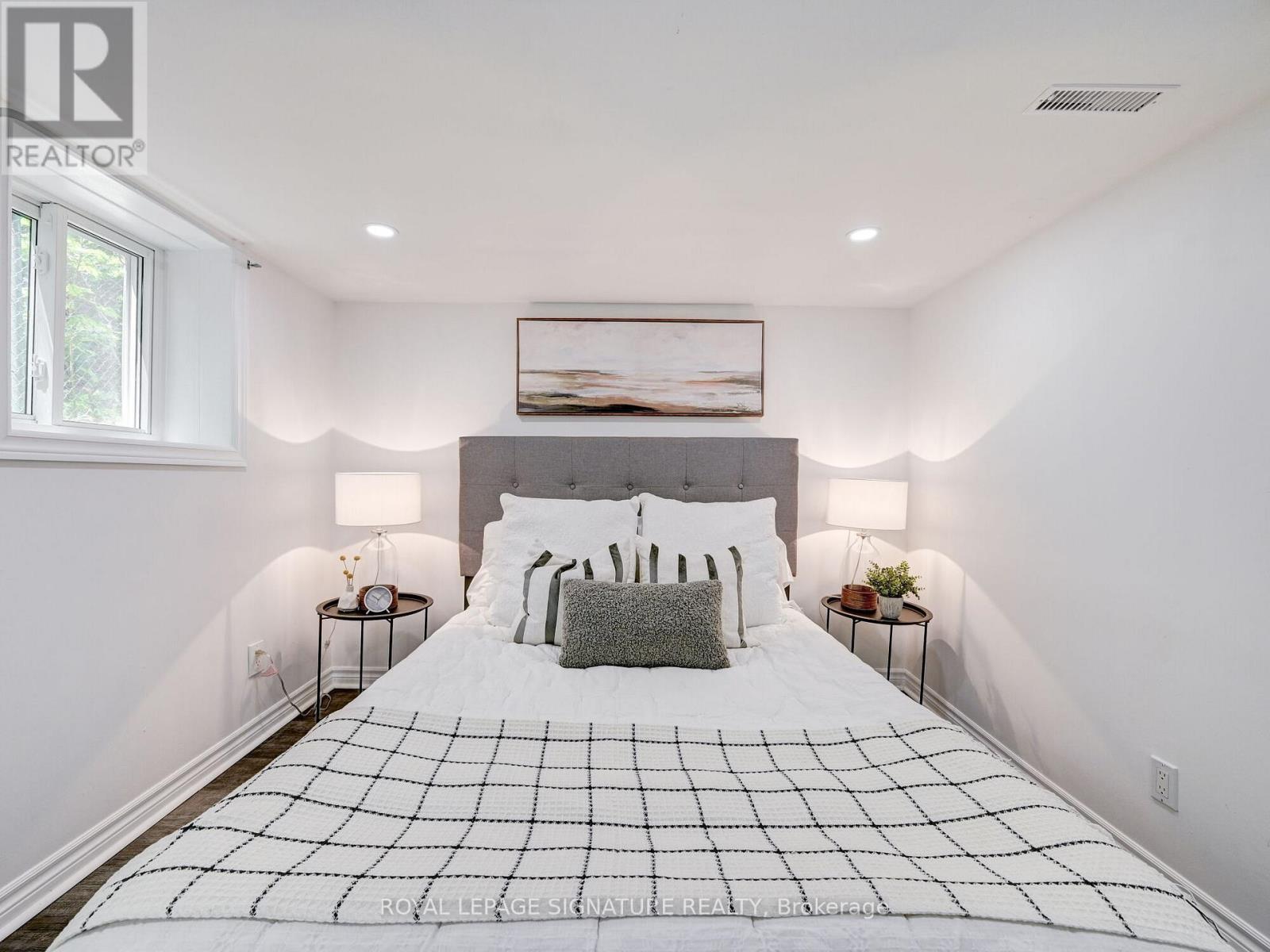 Ll - 1 Worthington Crescent, Toronto, Ontario  M6S 3P4 - Photo 18 - W12864294