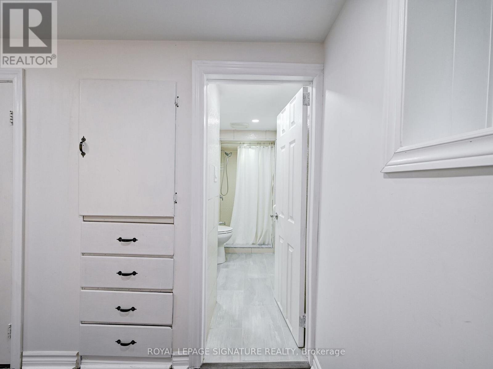 Ll - 1 Worthington Crescent, Toronto, Ontario  M6S 3P4 - Photo 20 - W12864294