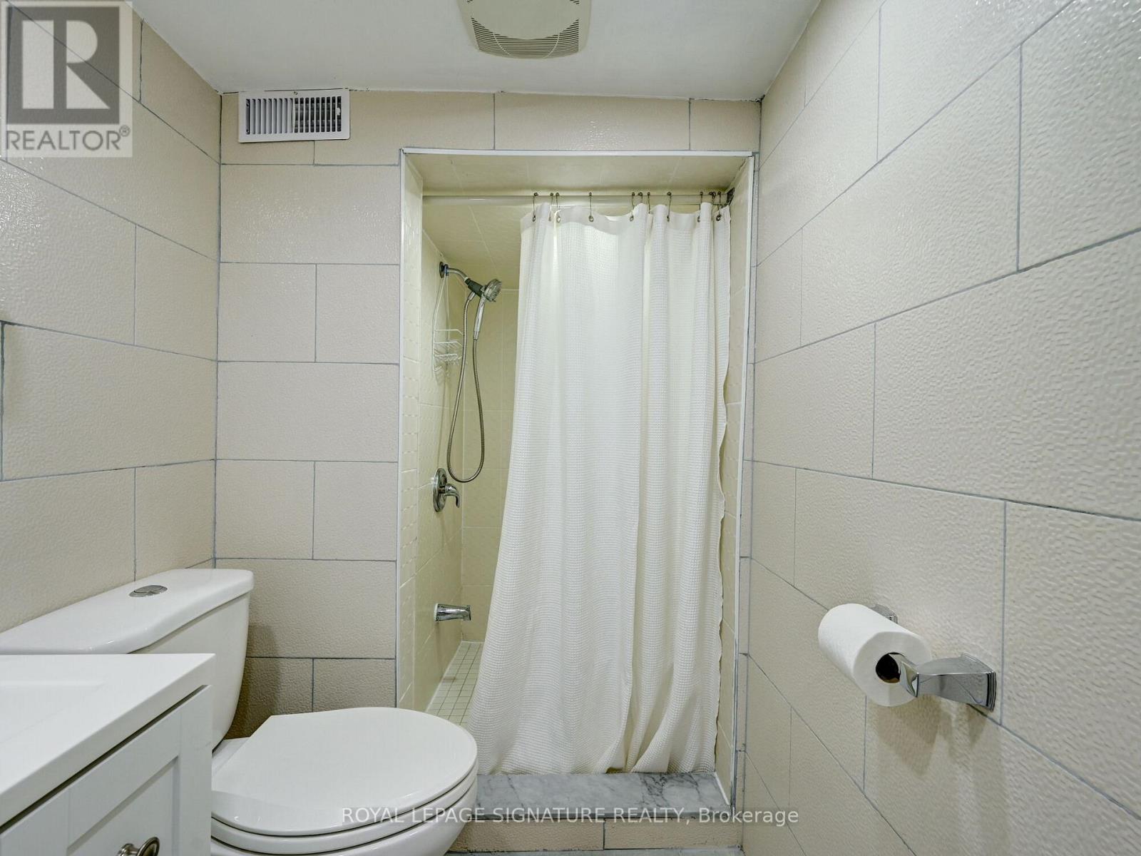 Ll - 1 Worthington Crescent, Toronto, Ontario  M6S 3P4 - Photo 23 - W12864294