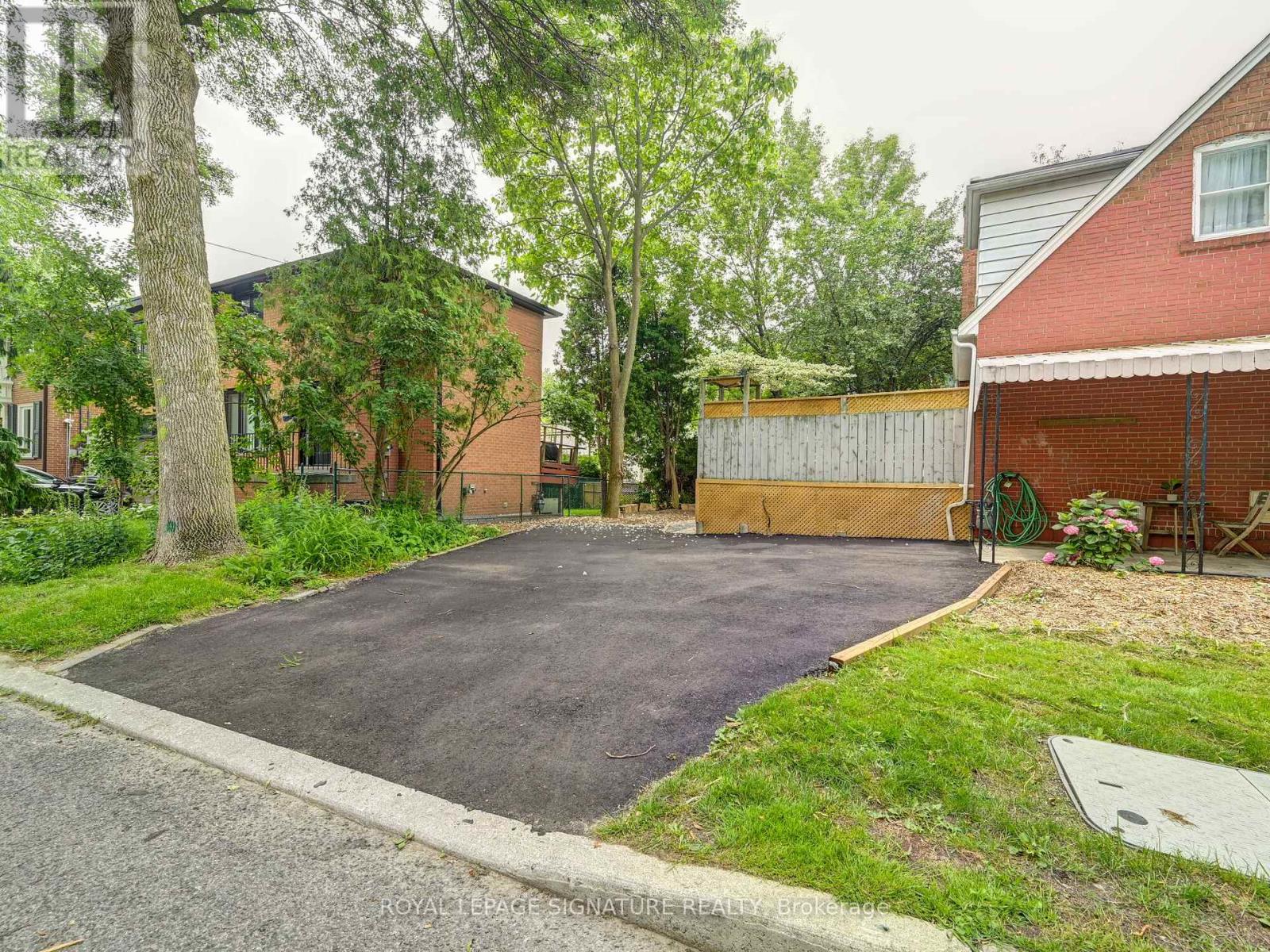 Ll - 1 Worthington Crescent, Toronto, Ontario  M6S 3P4 - Photo 26 - W12864294