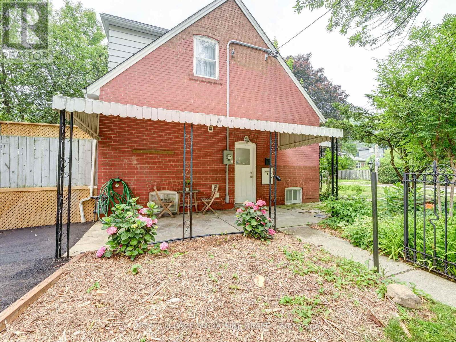 Ll - 1 Worthington Crescent, Toronto, Ontario  M6S 3P4 - Photo 28 - W12864294