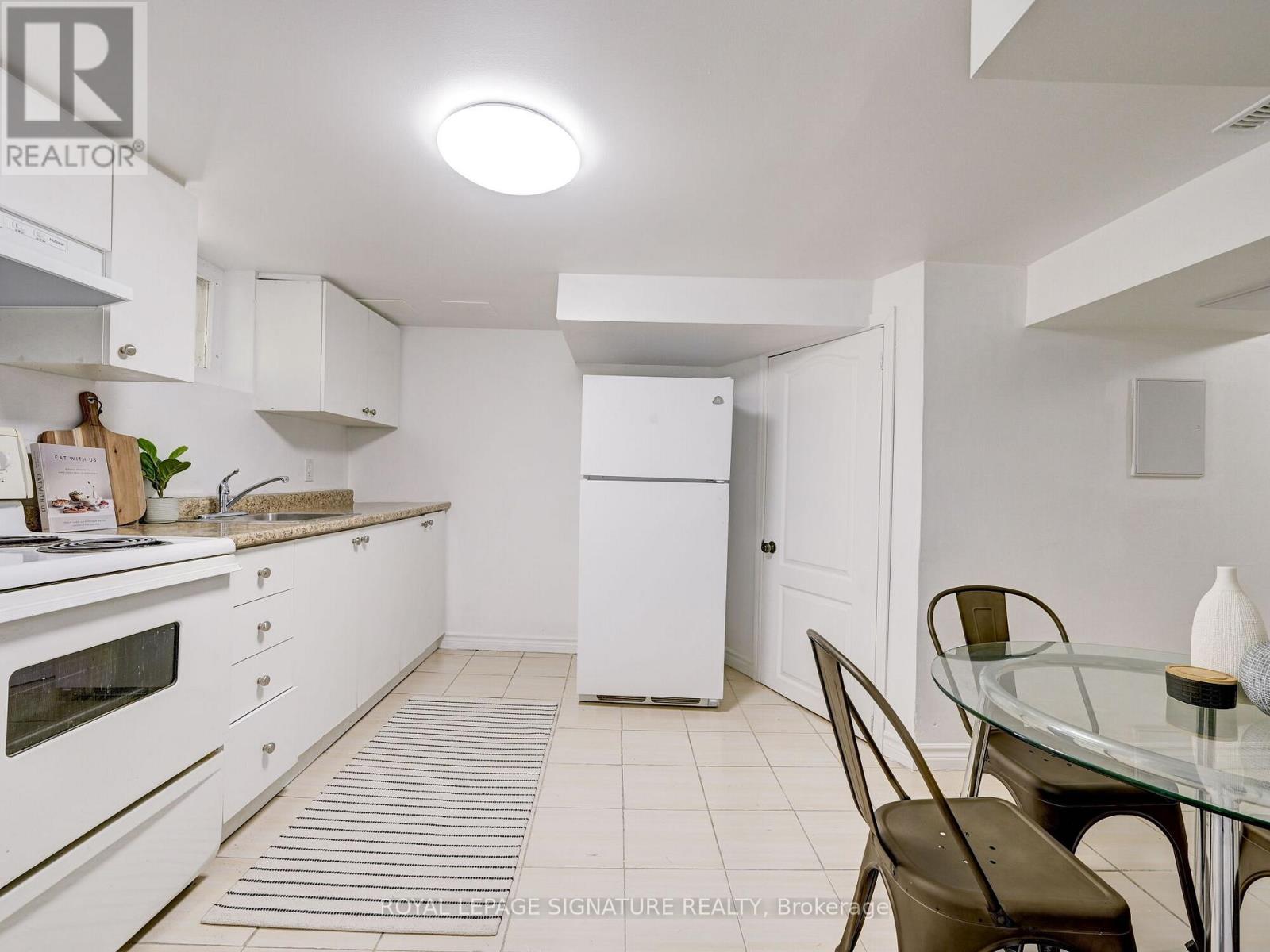 Ll - 1 Worthington Crescent, Toronto, Ontario  M6S 3P4 - Photo 4 - W12864294