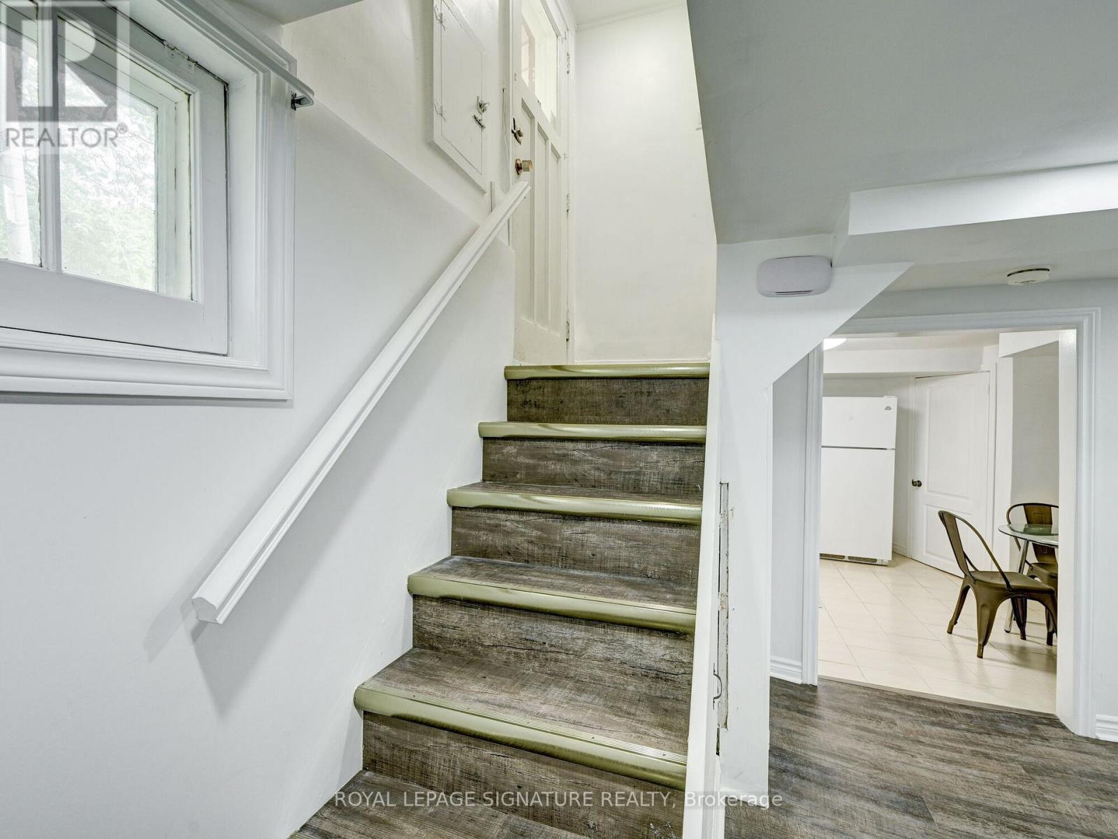 Ll - 1 Worthington Crescent, Toronto, Ontario  M6S 3P4 - Photo 6 - W12864294