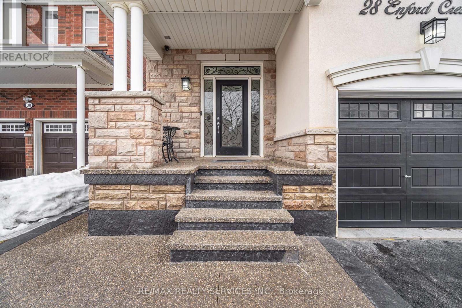 28 Enford Crescent, Brampton, Ontario  L7A 4C7 - Photo 6 - W12864316