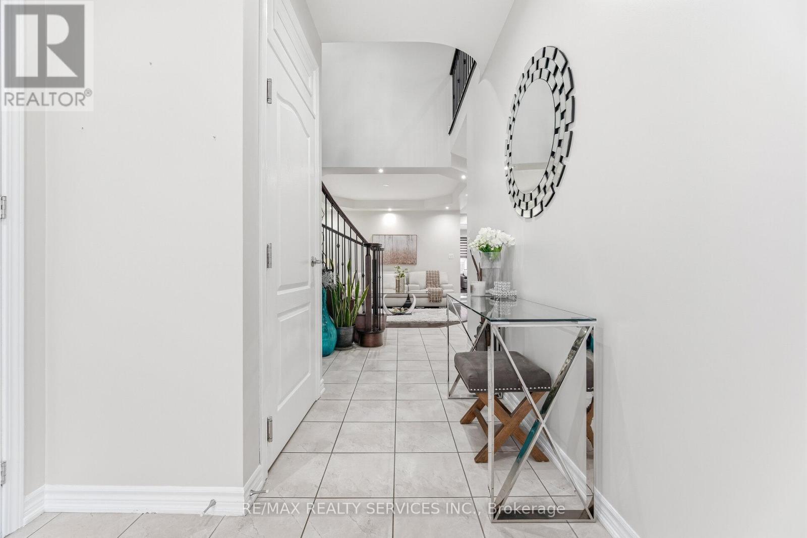 28 Enford Crescent, Brampton, Ontario  L7A 4C7 - Photo 7 - W12864316