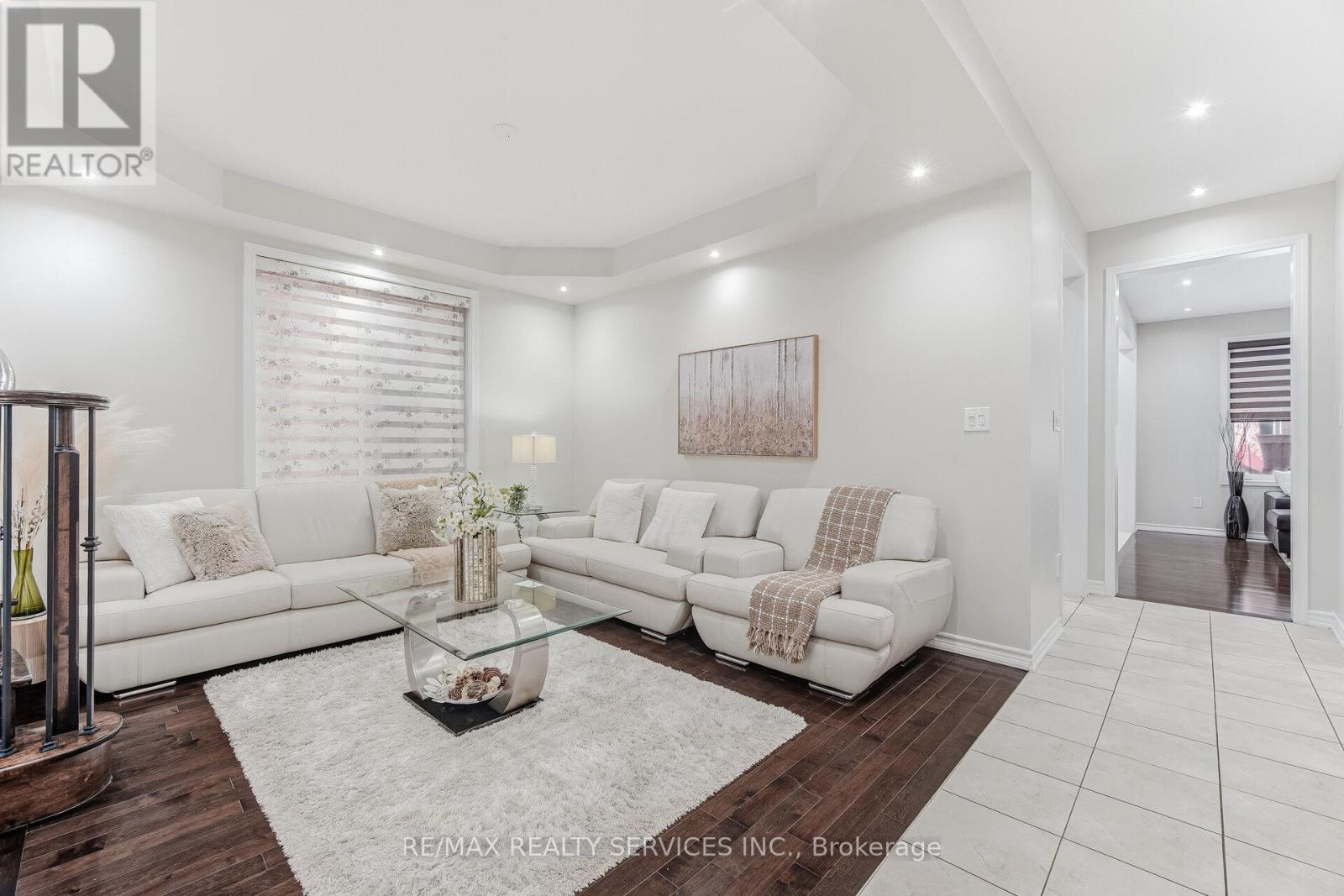 28 Enford Crescent, Brampton, Ontario  L7A 4C7 - Photo 8 - W12864316