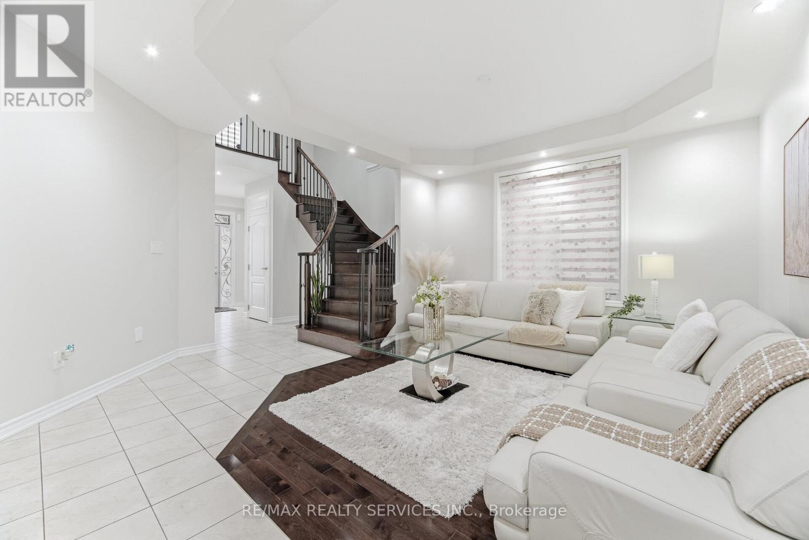 28 Enford Crescent, Brampton, Ontario  L7A 4C7 - Photo 9 - W12864316