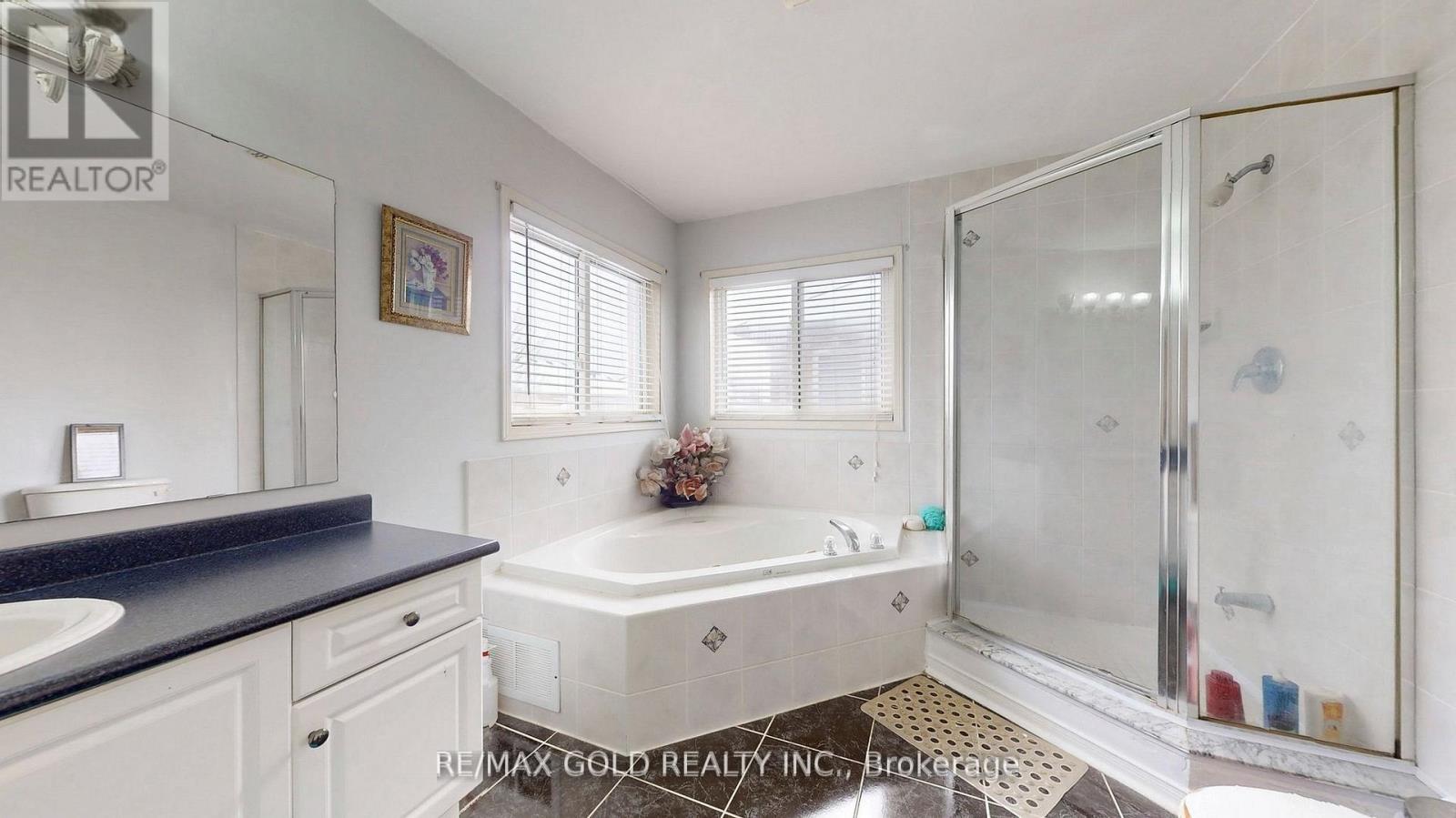 5 Sir David Place, Brampton, Ontario  L7A 2E4 - Photo 32 - W12864322