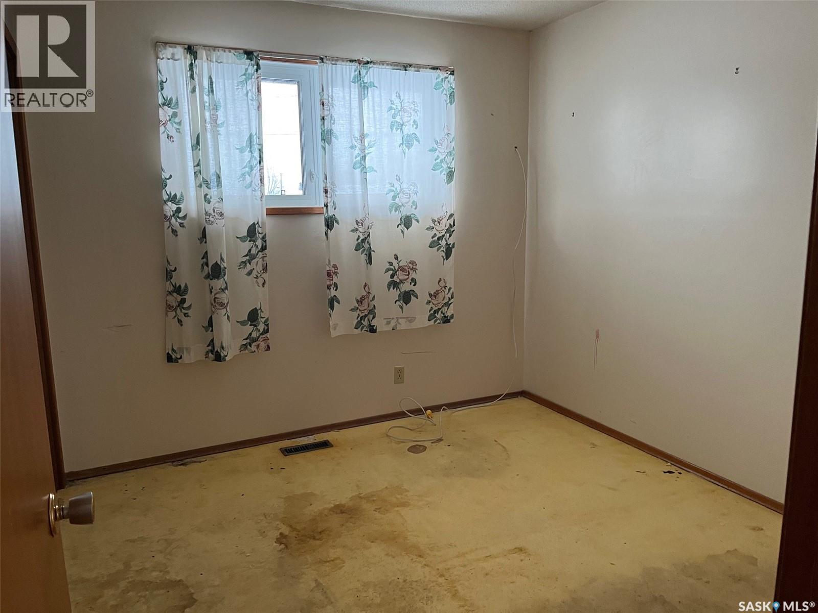 404 Central Avenue, Montmartre, Saskatchewan  S0G 3M0 - Photo 12 - SK025438