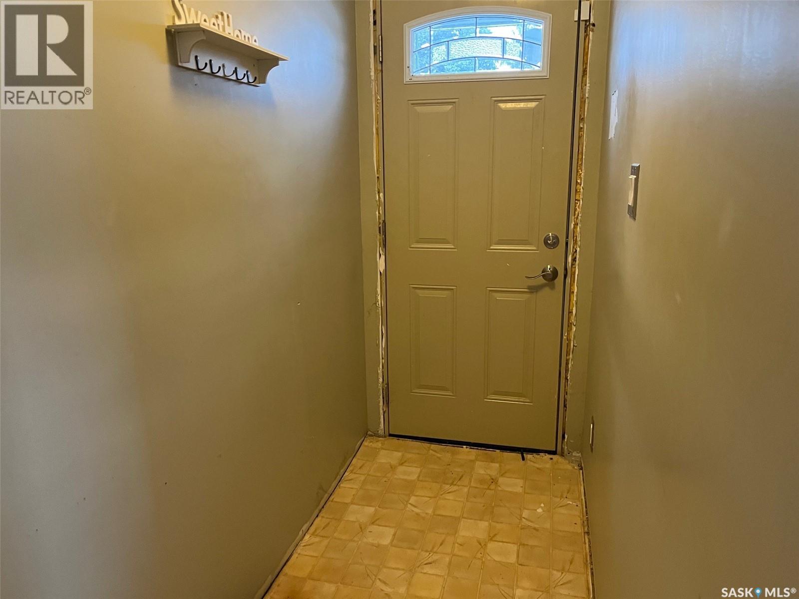 404 Central Avenue, Montmartre, Saskatchewan  S0G 3M0 - Photo 6 - SK025438