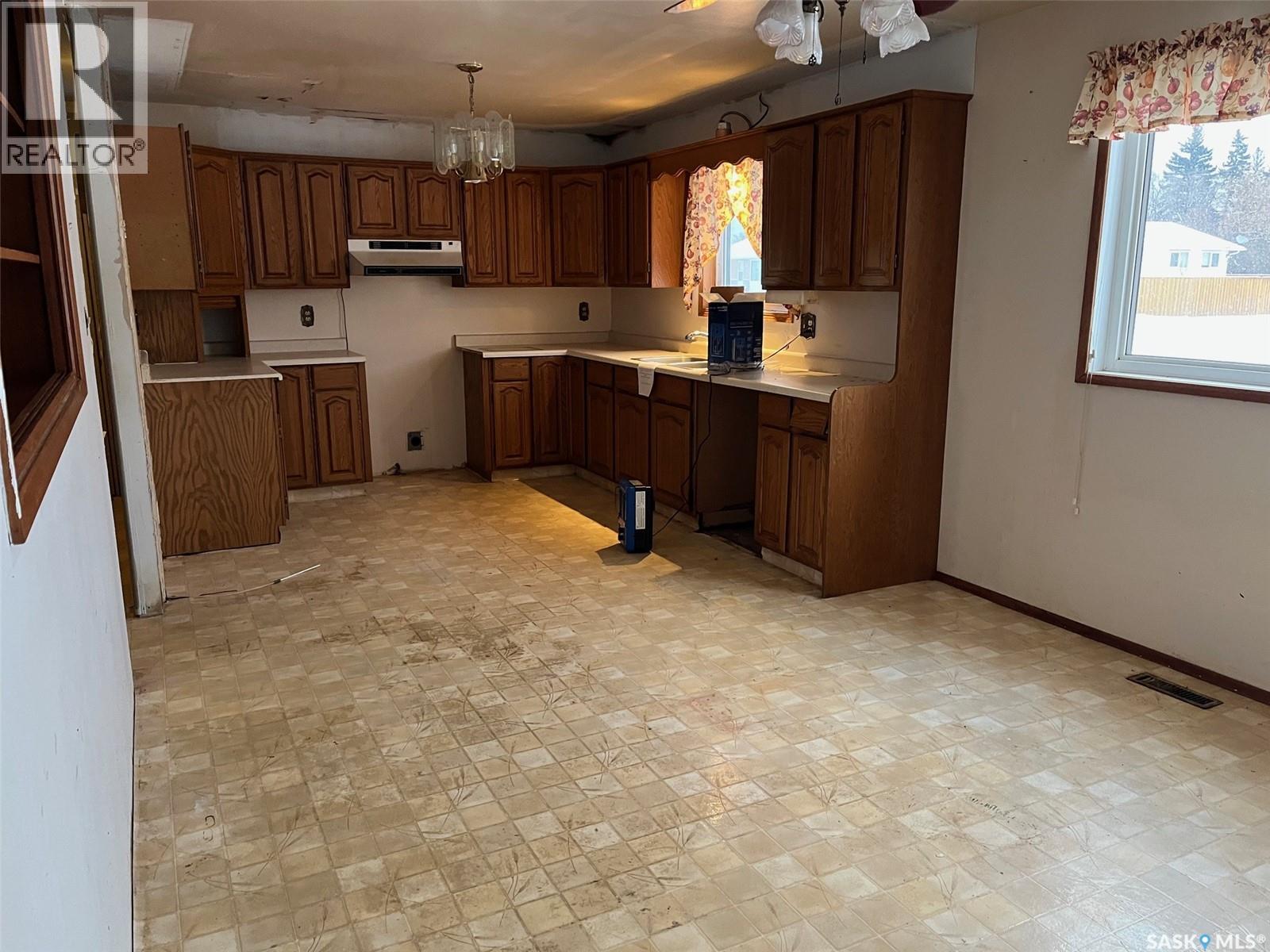 404 Central Avenue, Montmartre, Saskatchewan  S0G 3M0 - Photo 4 - SK025438