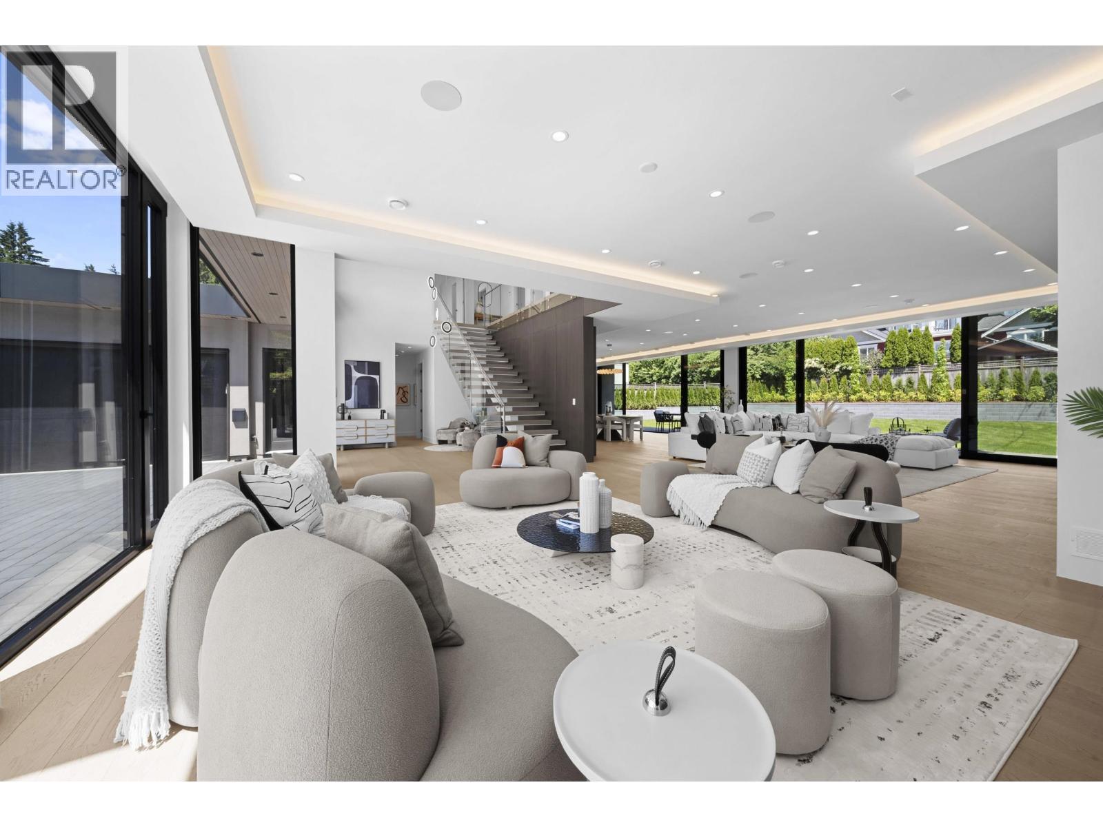 680 Westhyde Place, North Vancouver, British Columbia  V7N 2Y4 - Photo 10 - R3036056