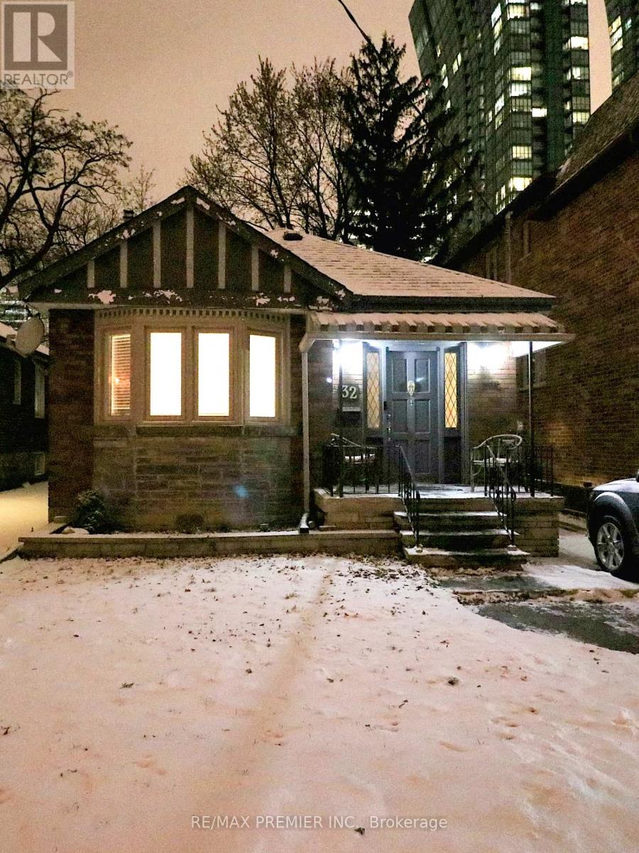 32 JOHNSTON AVENUE, Toronto, Ontario