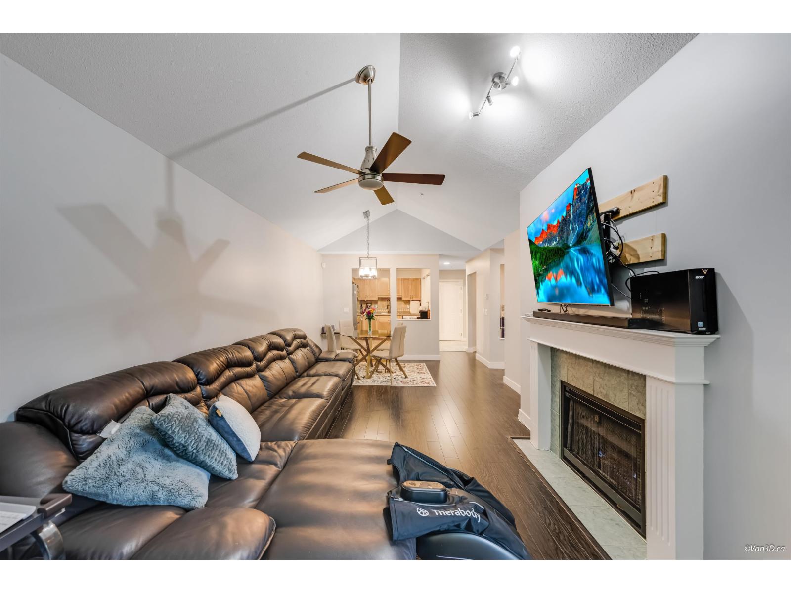 405 9688 148 Street, Surrey, British Columbia  V3R 0W2 - Photo 5 - R3097419