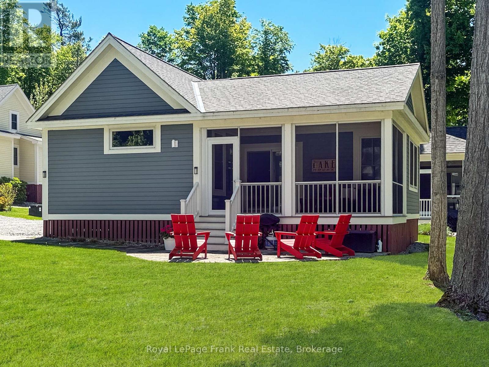 215 - 5 Hollow Lane, Prince Edward County, Ontario  K0K 1P0 - Photo 3 - X12657852