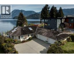 6484 N GALE AVENUE, Sechelt, British Columbia