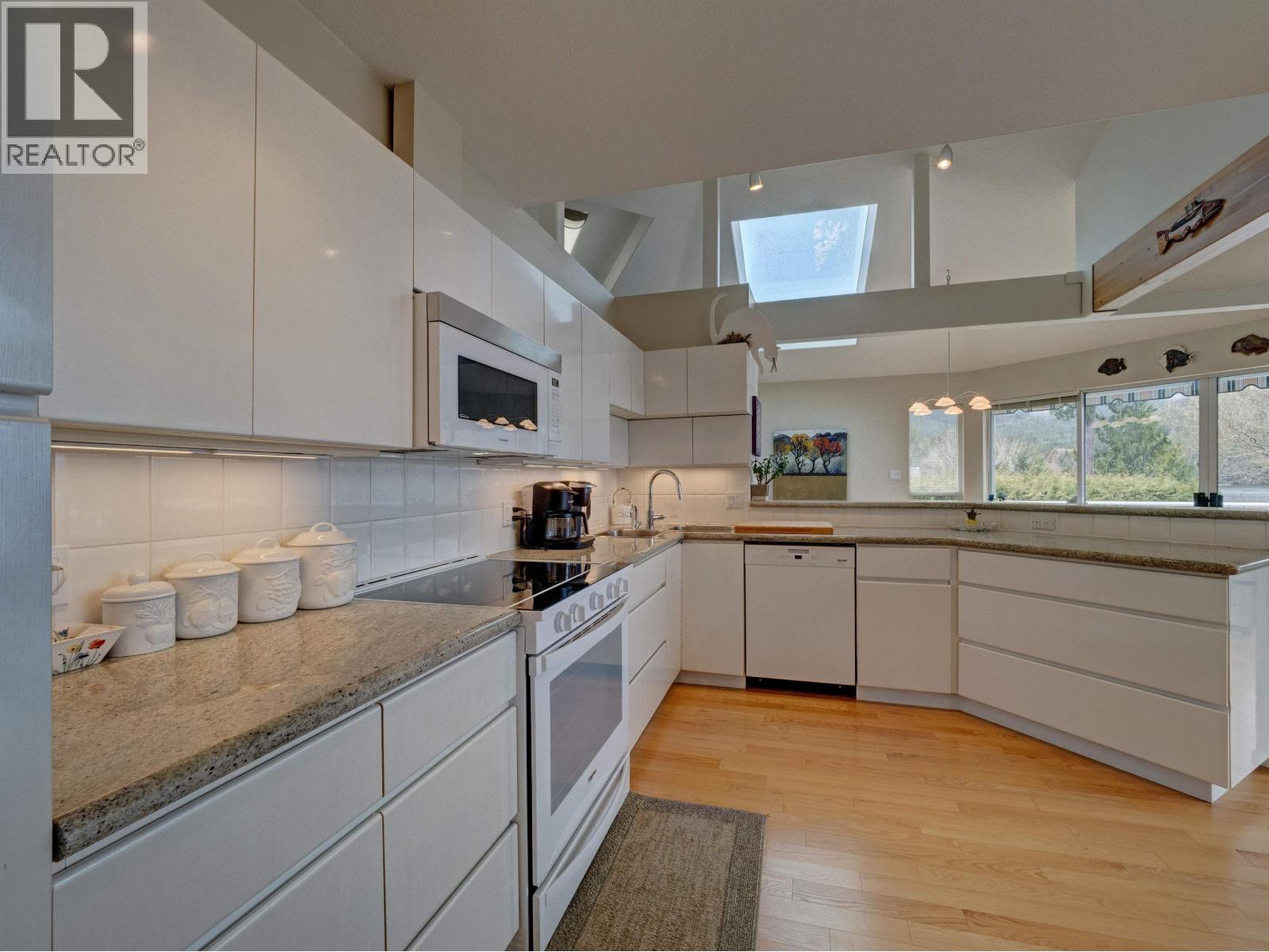 6484 N Gale Avenue, Sechelt, British Columbia  V7Z 0L1 - Photo 27 - R3097899