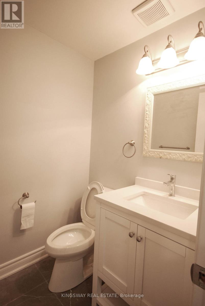 1009 Raintree Lane, Mississauga, Ontario  L5H 3Y5 - Photo 10 - W12864348