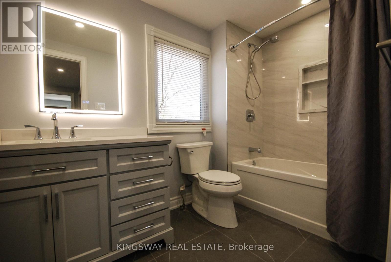 1009 Raintree Lane, Mississauga, Ontario  L5H 3Y5 - Photo 12 - W12864348