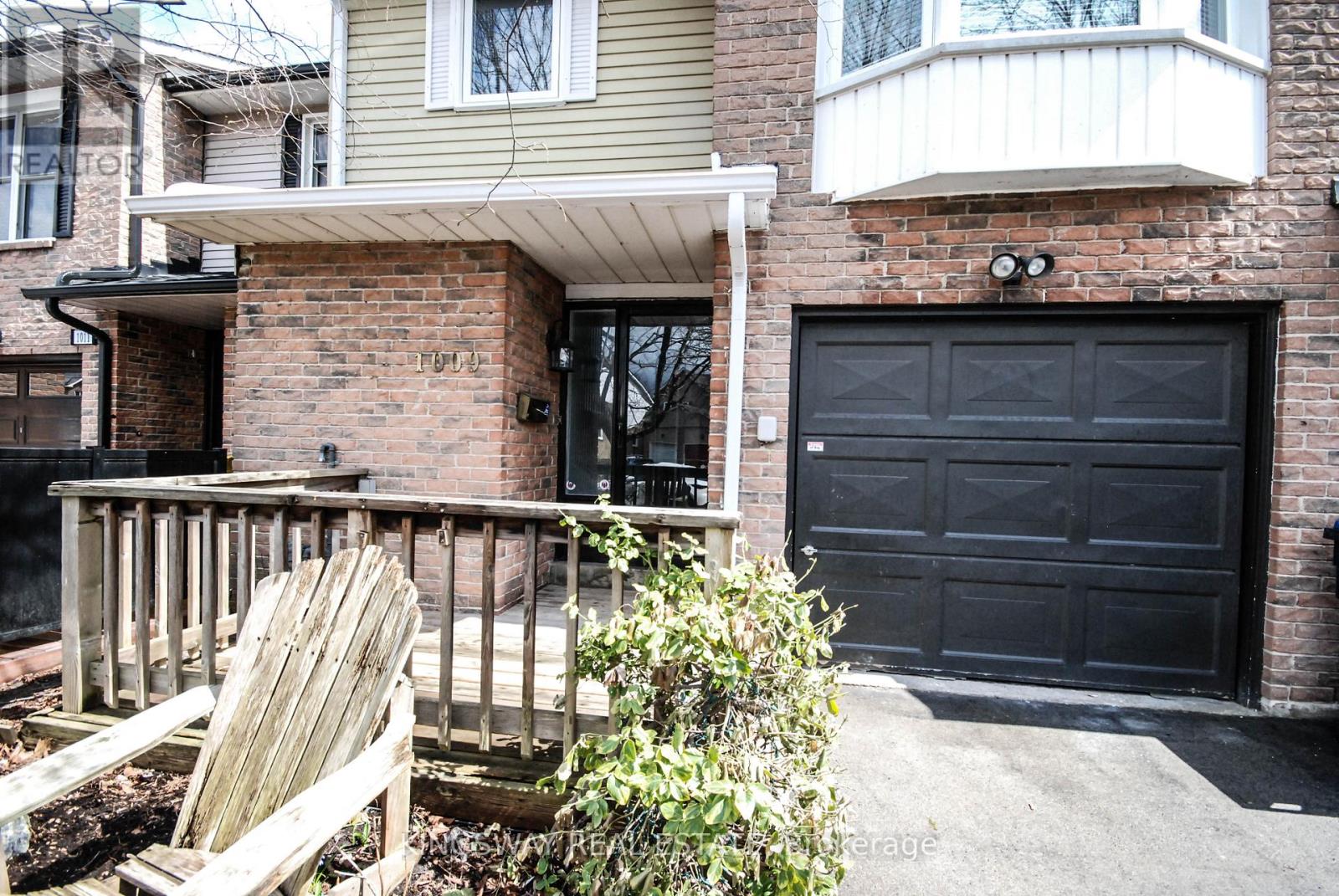 1009 Raintree Lane, Mississauga, Ontario  L5H 3Y5 - Photo 2 - W12864348