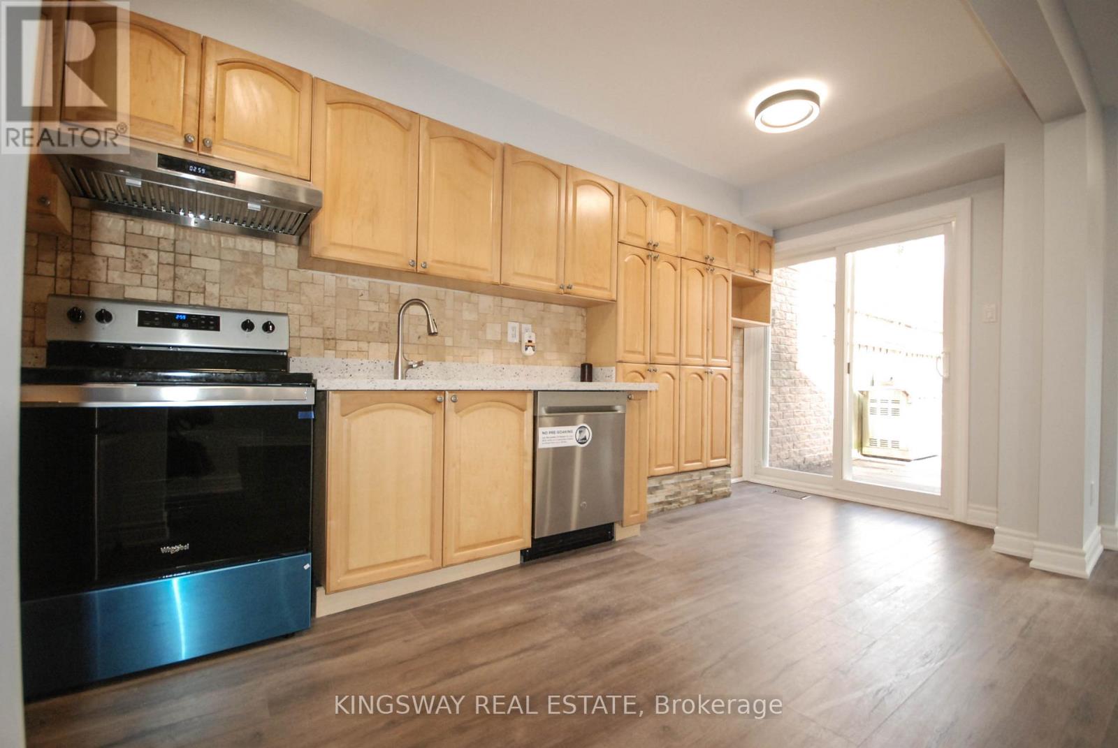 1009 Raintree Lane, Mississauga, Ontario  L5H 3Y5 - Photo 6 - W12864348