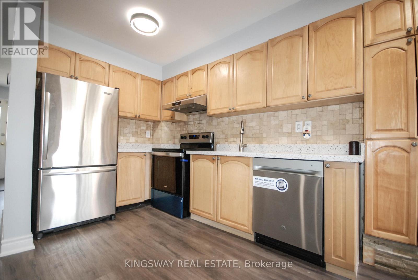 1009 Raintree Lane, Mississauga, Ontario  L5H 3Y5 - Photo 7 - W12864348