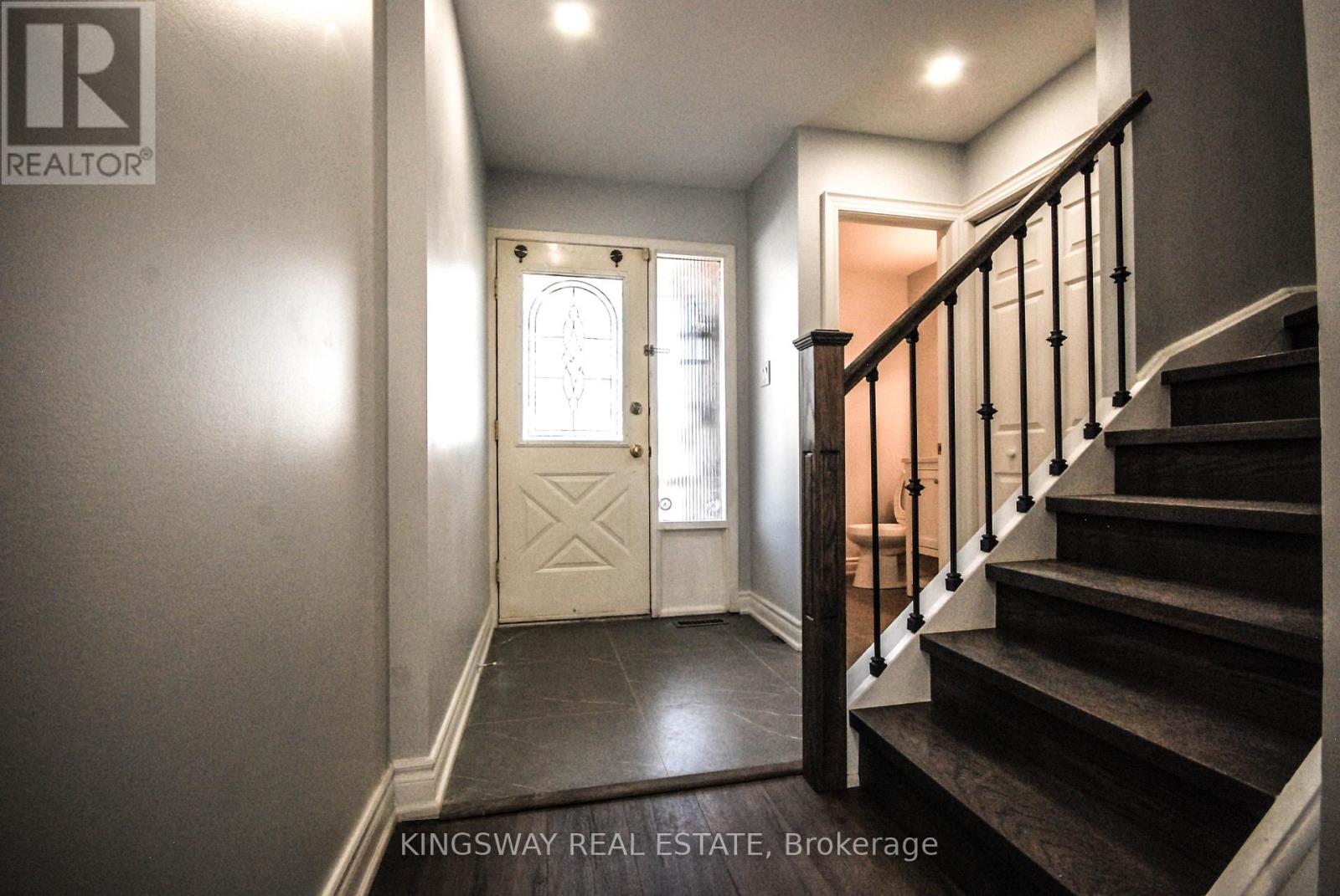 1009 Raintree Lane, Mississauga, Ontario  L5H 3Y5 - Photo 8 - W12864348