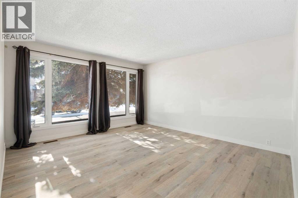 35 Shawmeadows Close Sw, Calgary, Alberta  T2Y 1A5 - Photo 4 - A2290022