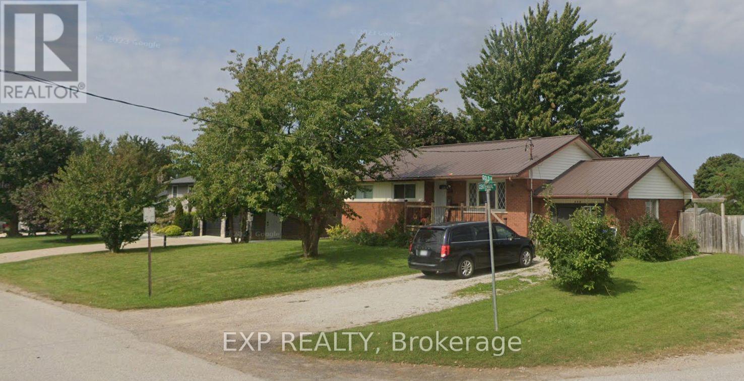 597 Gold Street, Warwick, Ontario  N0M 2S0 - Photo 2 - X12864380