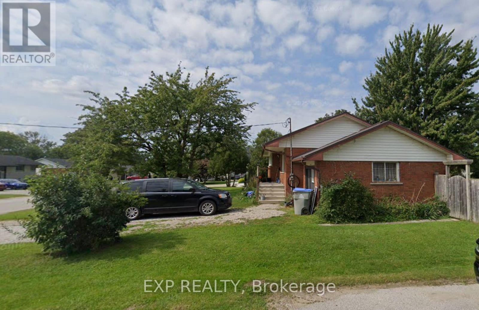 597 Gold Street, Warwick, Ontario  N0M 2S0 - Photo 3 - X12864380