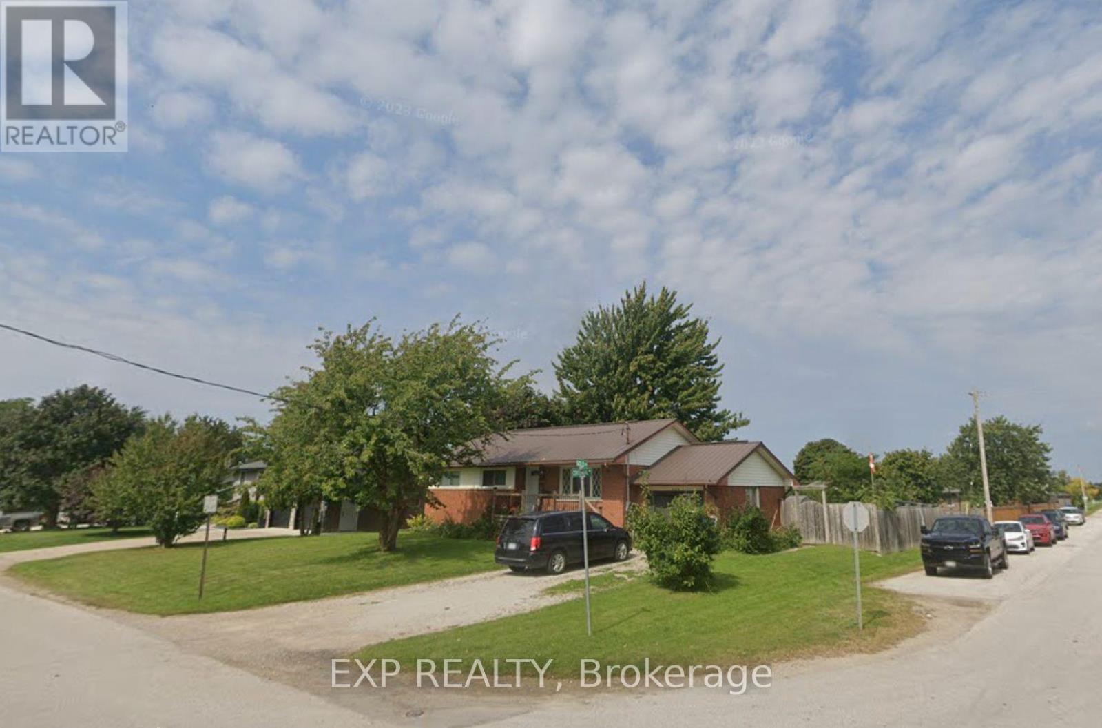 597 Gold Street, Warwick, Ontario  N0M 2S0 - Photo 6 - X12864380