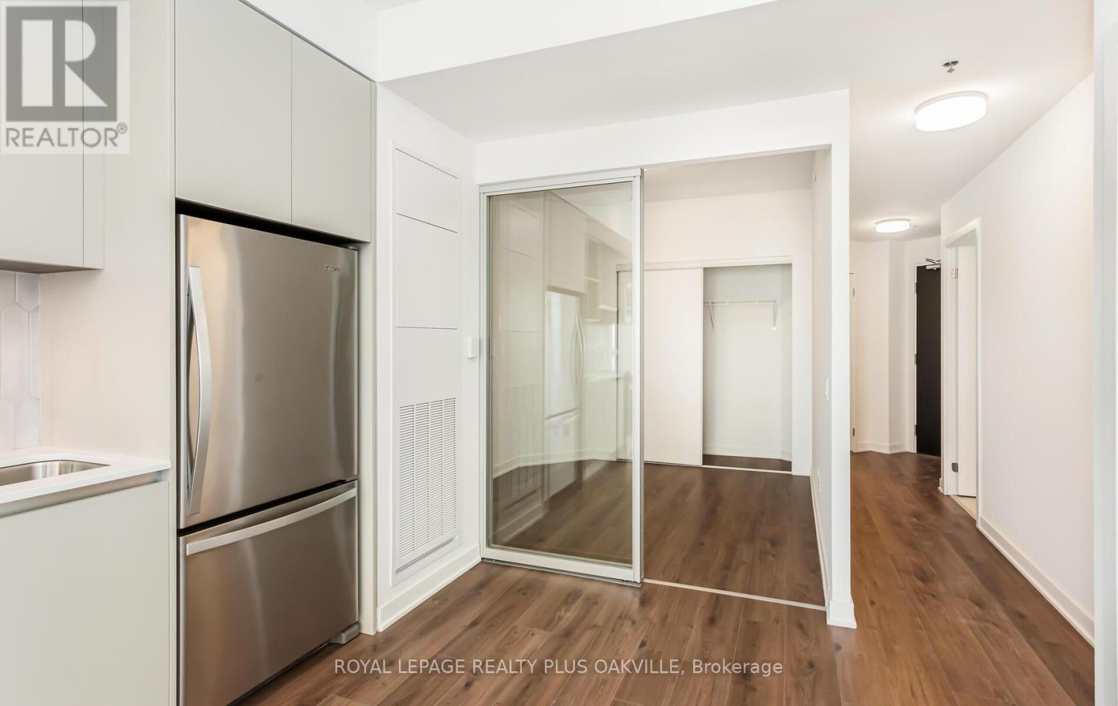 425 - 405 Dundas Street, Oakville, Ontario  L6M 5P9 - Photo 17 - W12864330