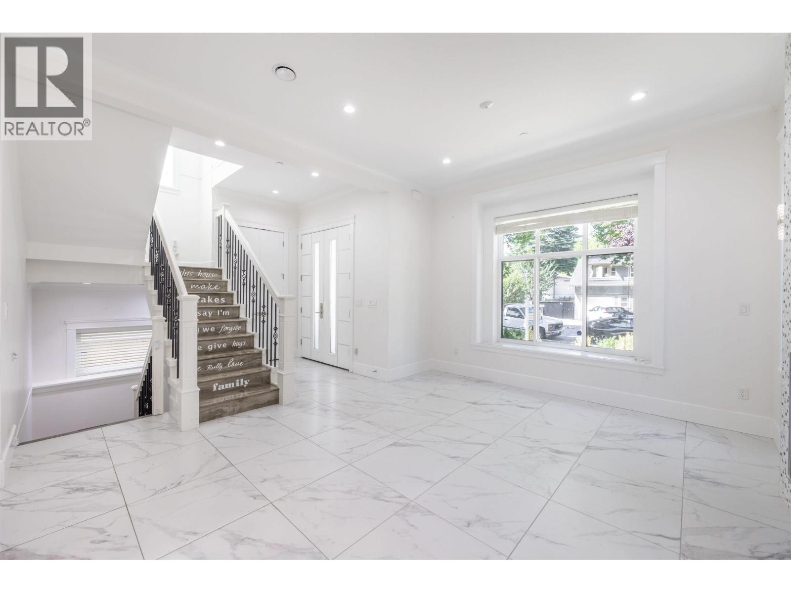 172 Ontario Place, Vancouver, British Columbia  V5W 1S2 - Photo 2 - R3097919